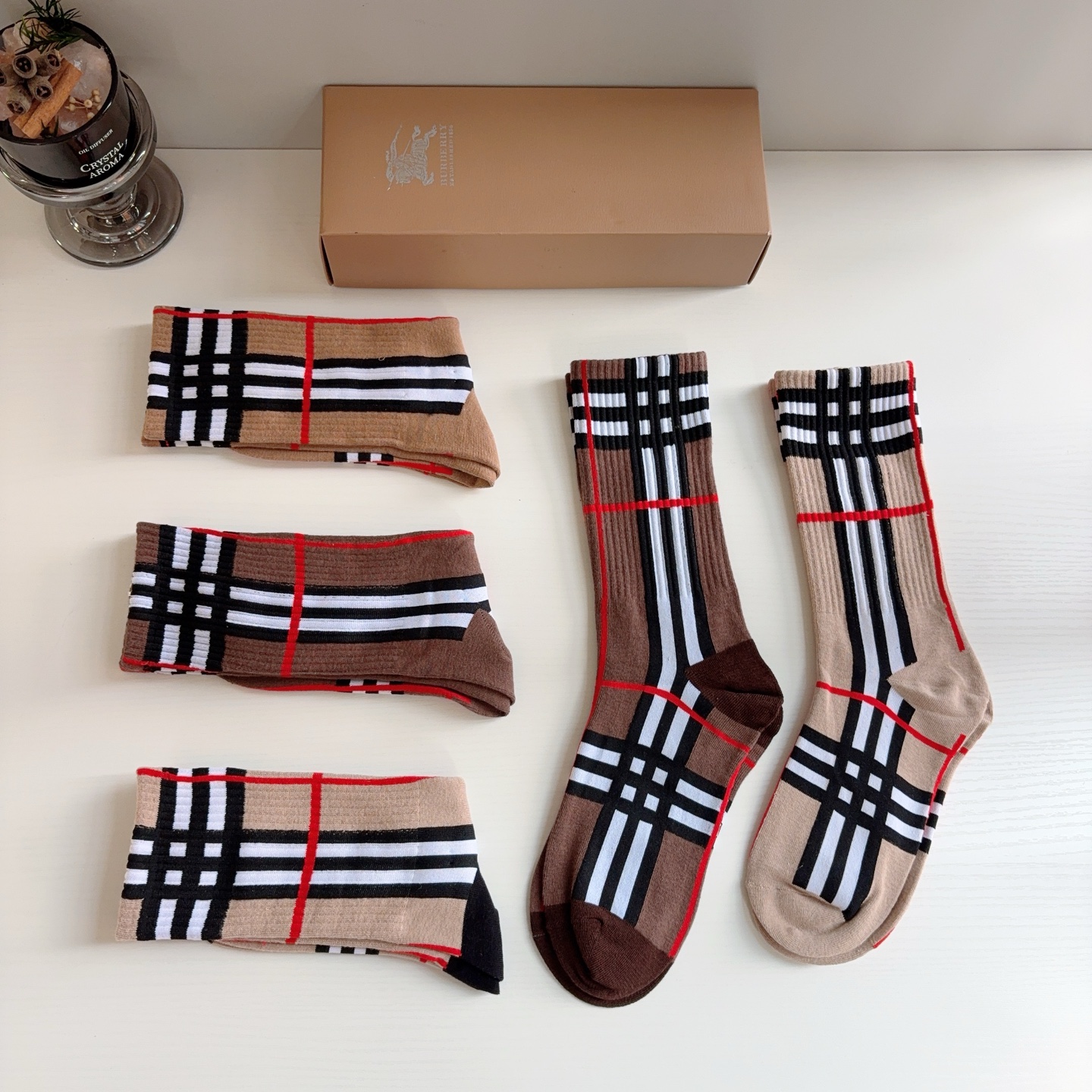 配包装（一盒5双） 🌟Burberry 巴宝莉 新款男女通用长筒袜子，纯棉面料，经典款搭配潮流配色，个性时尚百搭款