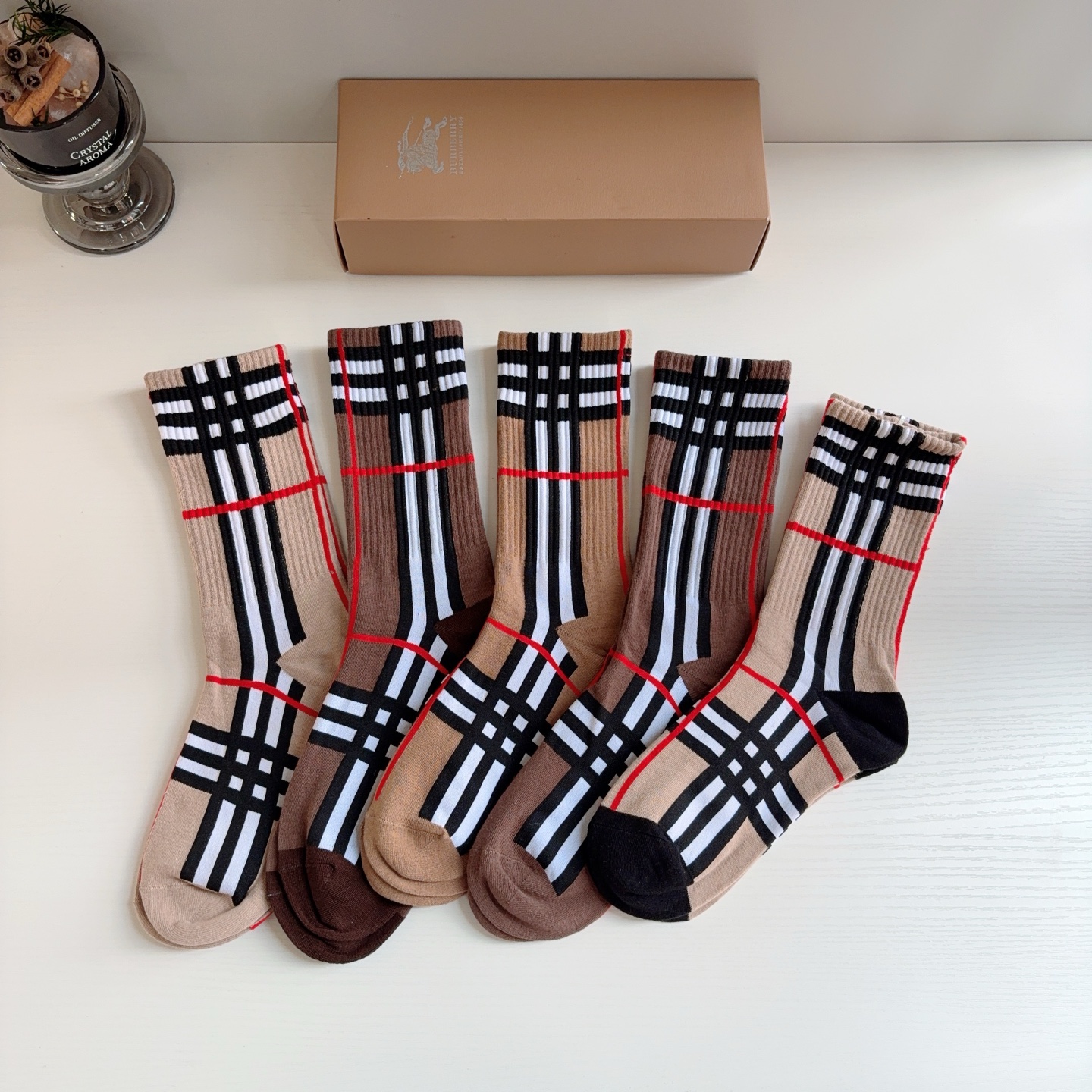 配包装（一盒5双） 🌟Burberry 巴宝莉 新款男女通用长筒袜子，纯棉面料，经典款搭配潮流配色，个性时尚百搭款