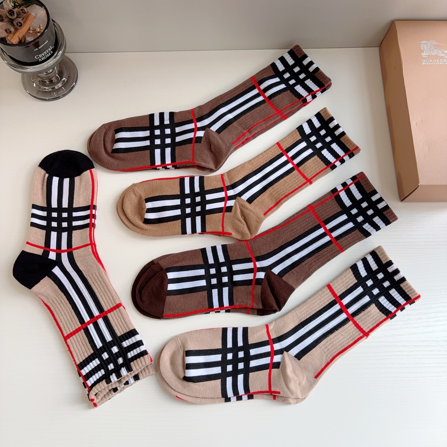 配包装（一盒5双） 🌟Burberry 巴宝莉 新款男女通用长筒袜子，纯棉面料，经典款搭配潮流配色，个性时尚百搭款