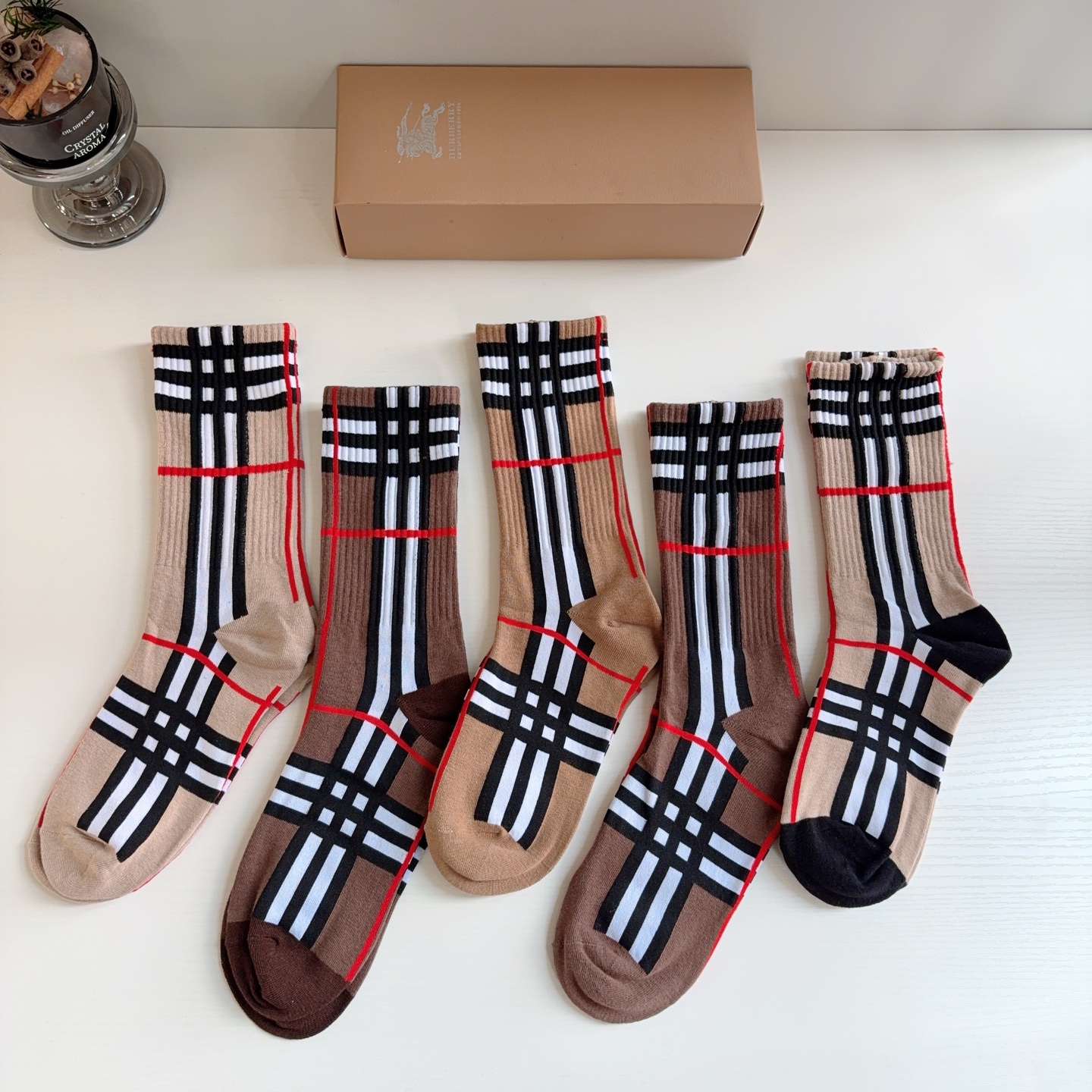 配包装（一盒5双） 🌟Burberry 巴宝莉 新款男女通用长筒袜子，纯棉面料，经典款搭配潮流配色，个性时尚百搭款