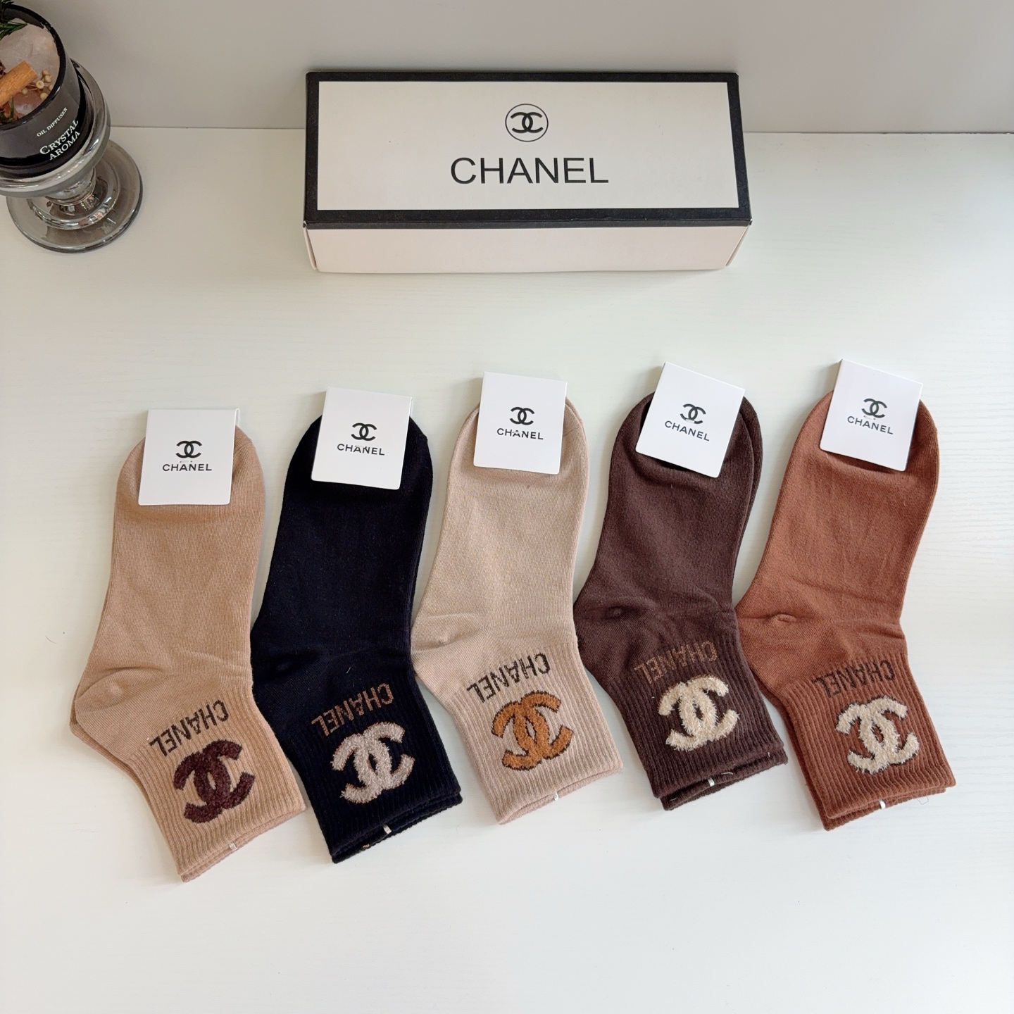 配包装（一盒5双） CHANEL 香奈儿经典袜子❗️纯棉材质柔软，经典双C图案logo，专柜同步中筒袜子❗️大牌出街！