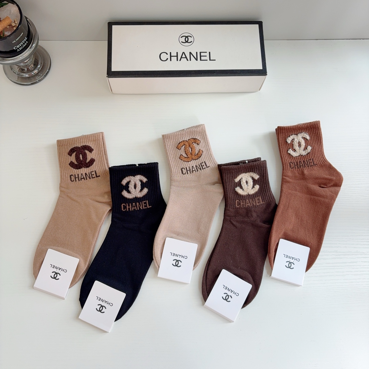配包装（一盒5双） CHANEL 香奈儿经典袜子❗️纯棉材质柔软，经典双C图案logo，专柜同步中筒袜子❗️大牌出街！