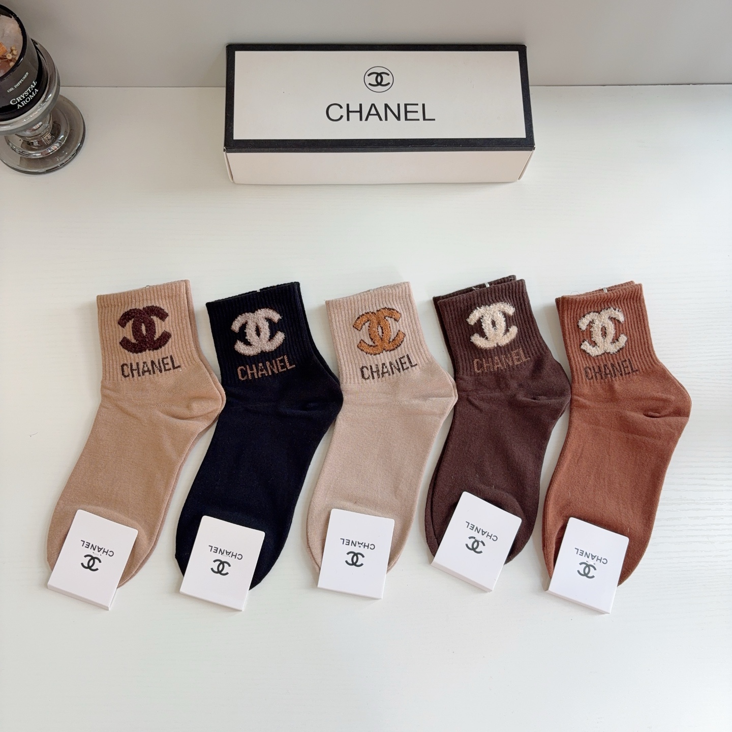 配包装（一盒5双） CHANEL 香奈儿经典袜子❗️纯棉材质柔软，经典双C图案logo，专柜同步中筒袜子❗️大牌出街！