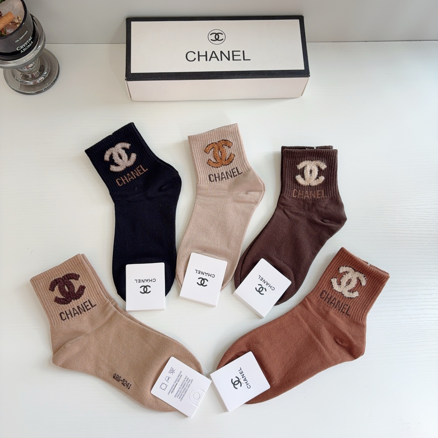 配包装（一盒5双） CHANEL 香奈儿经典袜子❗️纯棉材质柔软，经典双C图案logo，专柜同步中筒袜子❗️大牌出街！