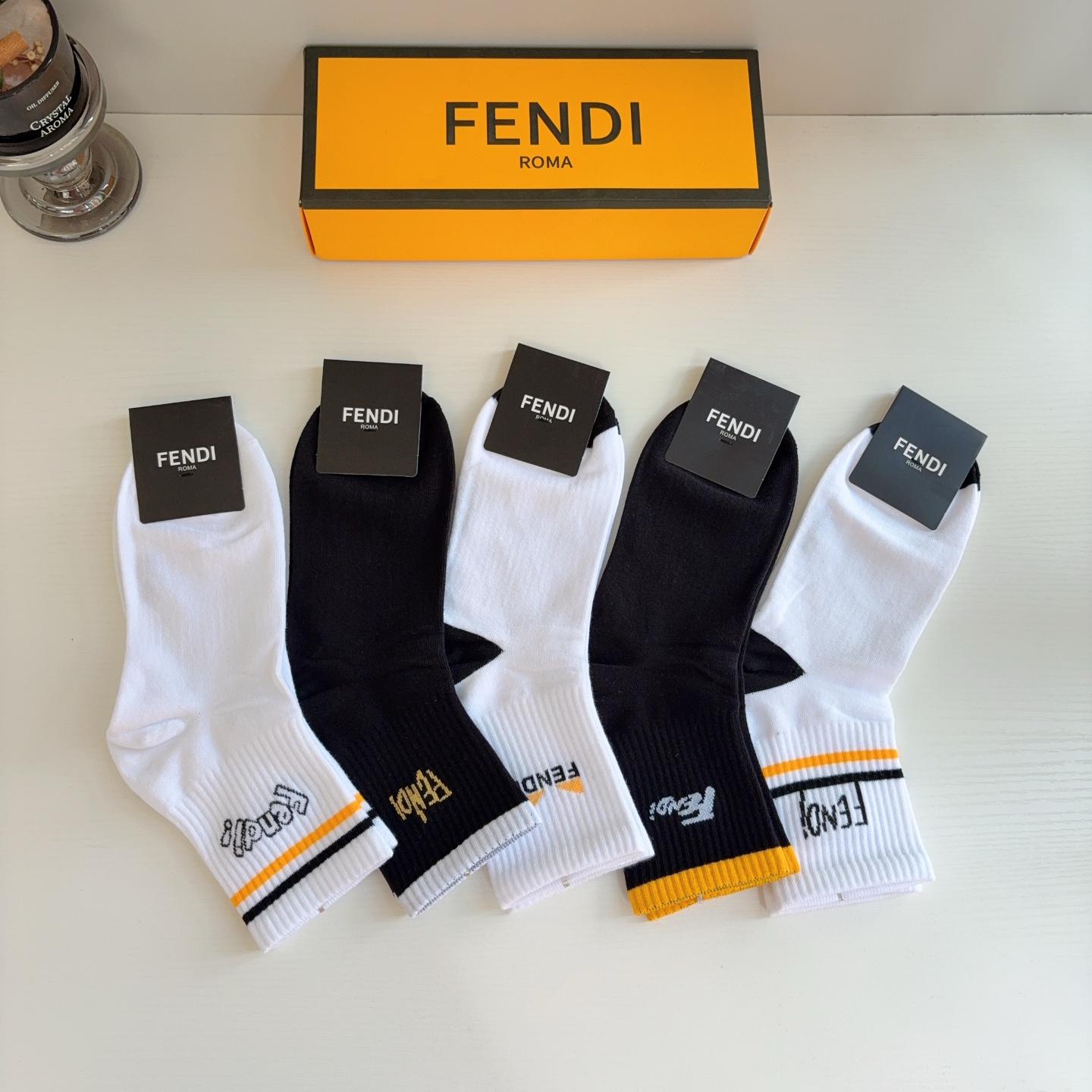 配包装（一盒5双）  FENDI 芬迪 新款中筒男款袜子，纯棉面料，潮人必备 ，经典双F，个性时尚百搭款，你值得拥有哦💗