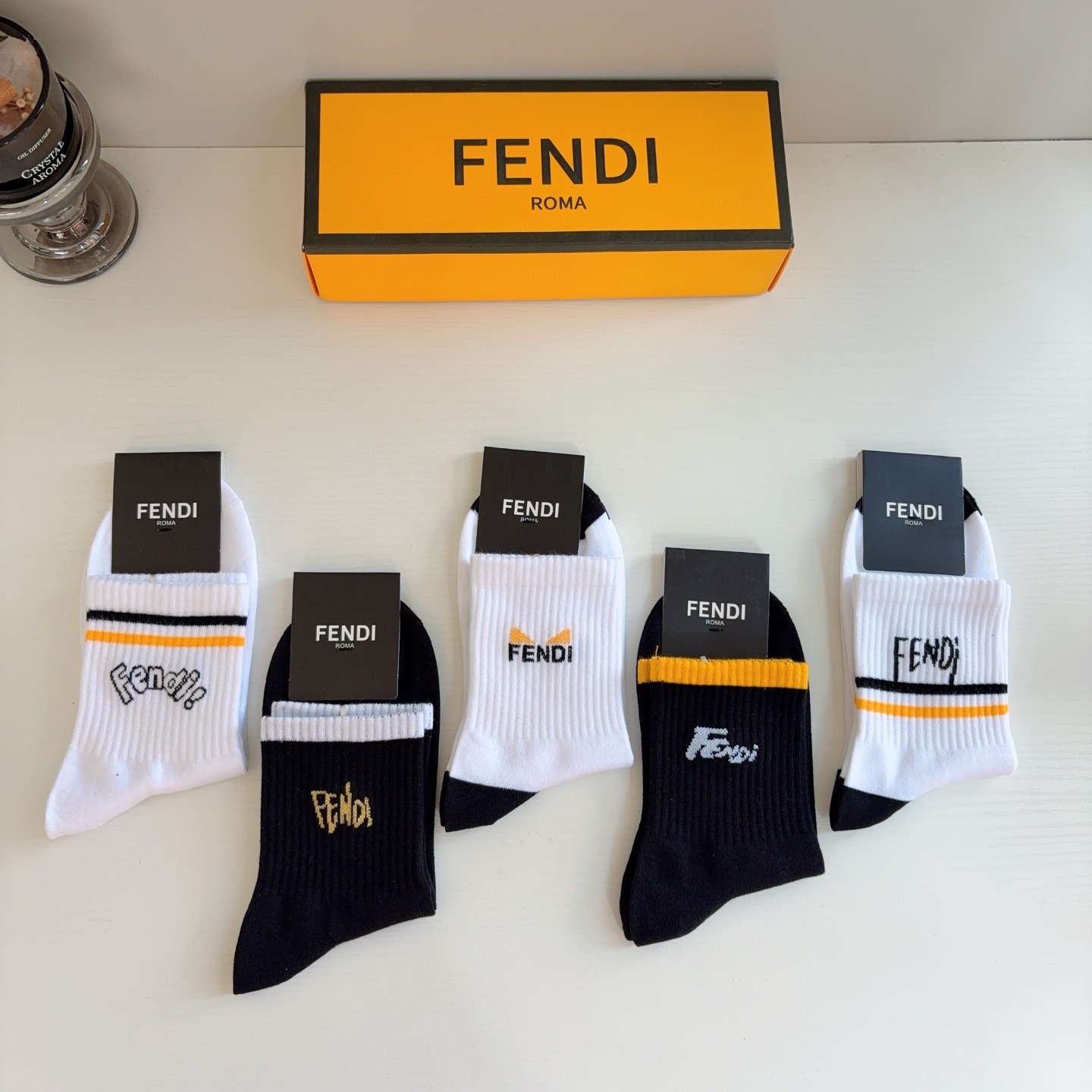 配包装（一盒5双）  FENDI 芬迪 新款中筒男款袜子，纯棉面料，潮人必备 ，经典双F，个性时尚百搭款，你值得拥有哦💗