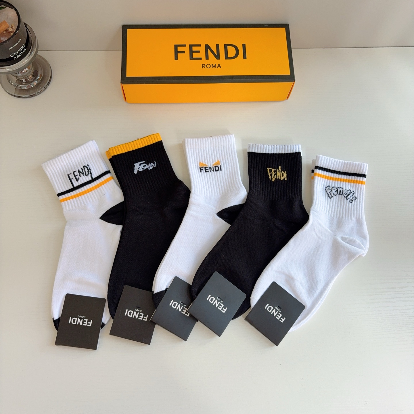 配包装(一盒5双) FENDI 芬迪 新款中筒男款袜子,纯棉面料,潮人必备 ,经典双F,个性时尚百搭款,你值得拥有哦💗 配包装(一盒5双) FENDI 芬迪 新款中筒男款袜子,纯棉面料,潮人必备 ,经典双F,个性时尚百搭款,你值得拥有哦💗