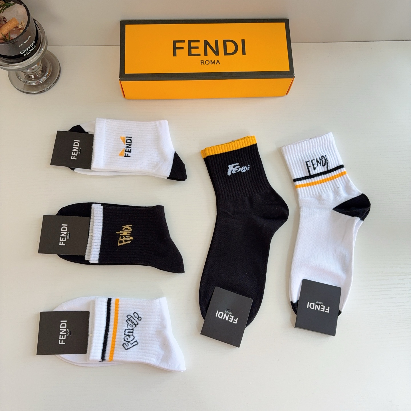 配包装（一盒5双）  FENDI 芬迪 新款中筒男款袜子，纯棉面料，潮人必备 ，经典双F，个性时尚百搭款，你值得拥有哦💗