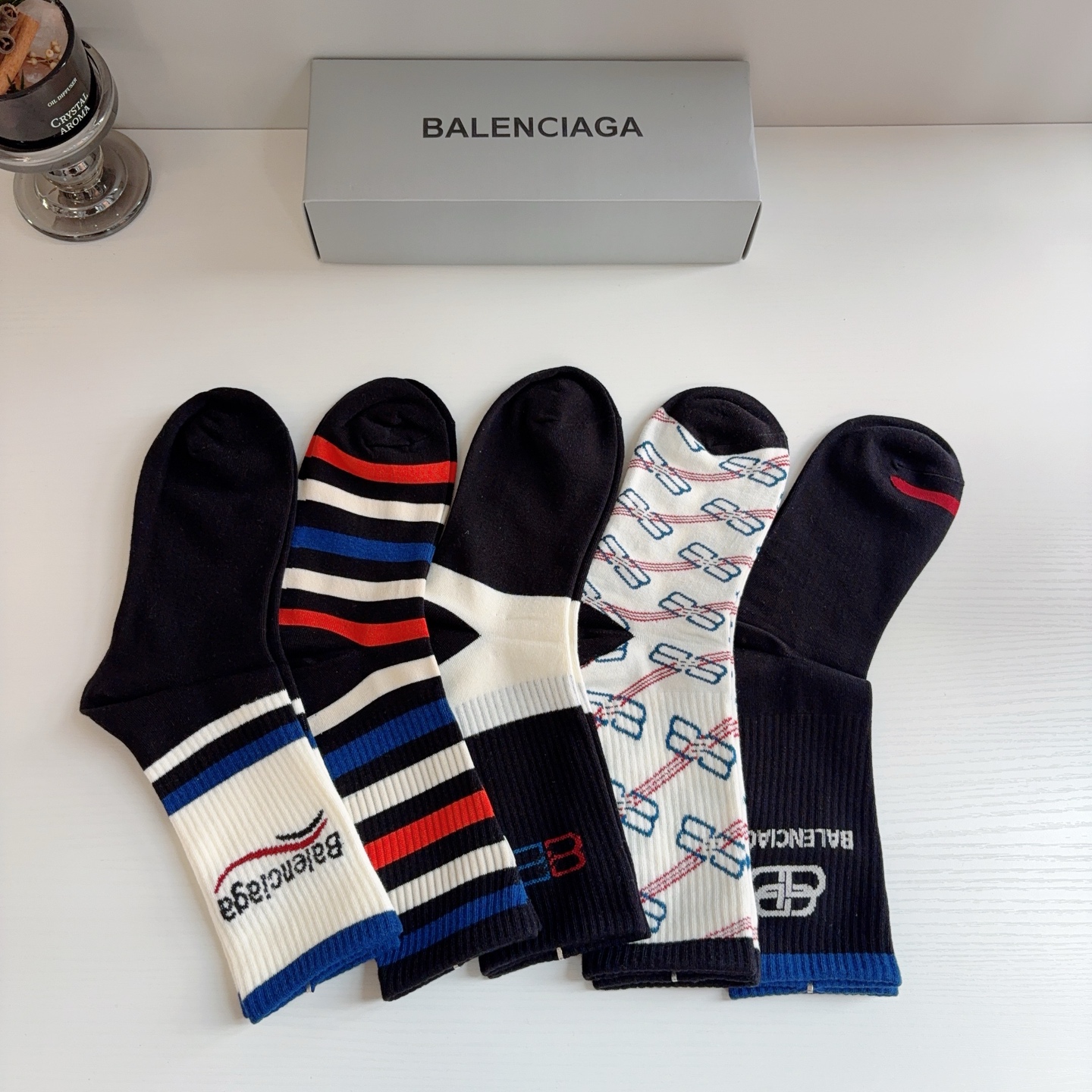 配包装【一盒5双】 BALENCIAGA 巴黎世家经典长筒袜子🔥潮人必不可少的时尚长筒袜！