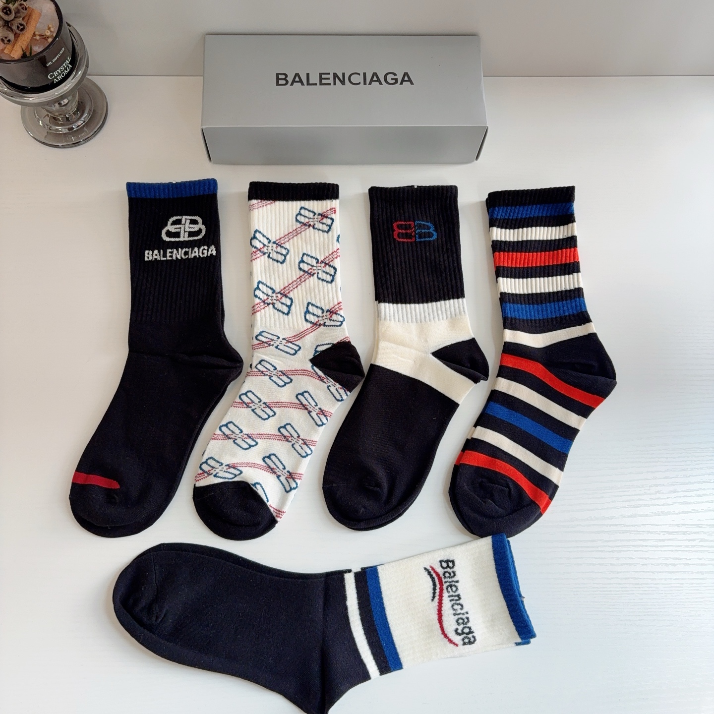 配包装【一盒5双】 BALENCIAGA 巴黎世家经典长筒袜子🔥潮人必不可少的时尚长筒袜！