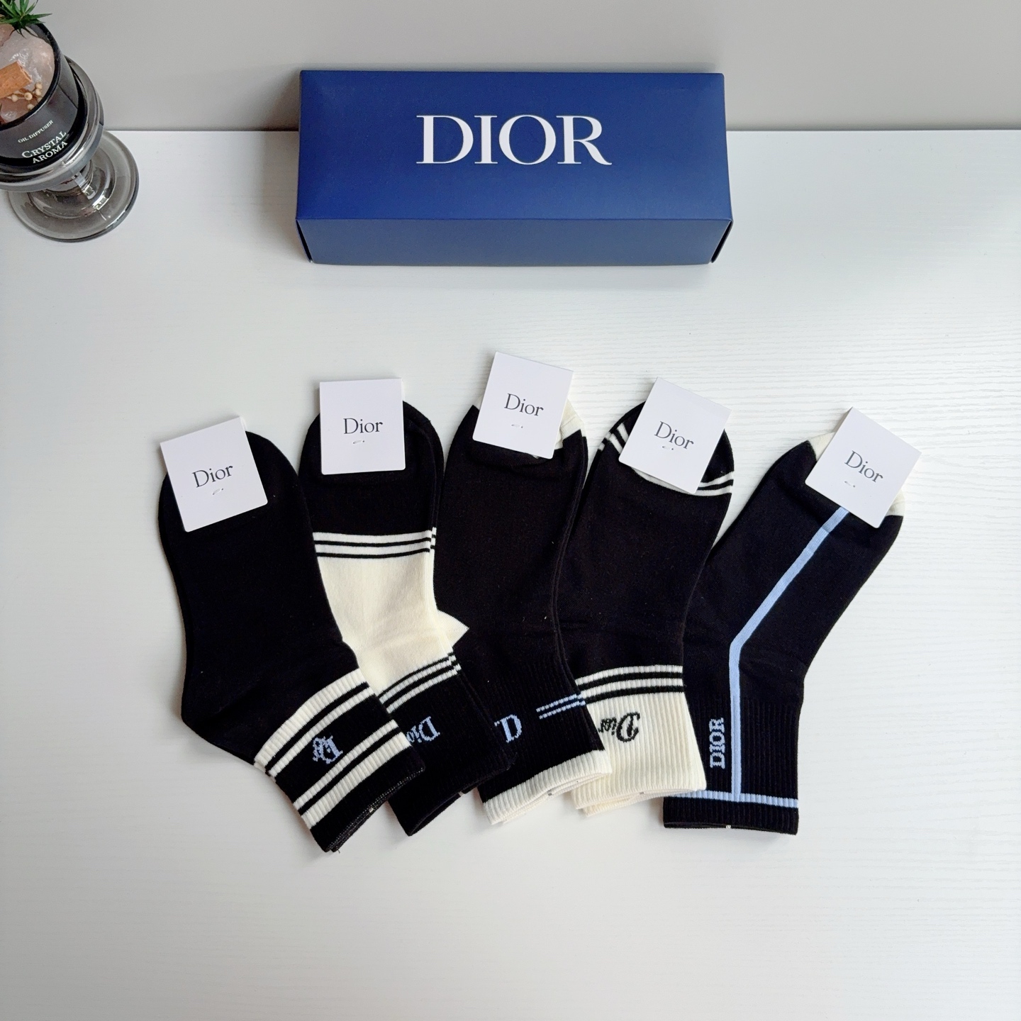 配包装（一盒5双） Dior 迪奥 新款字母中筒袜子！新款字母专柜同步中筒袜，💛大牌出街，潮人必备🔥超好搭