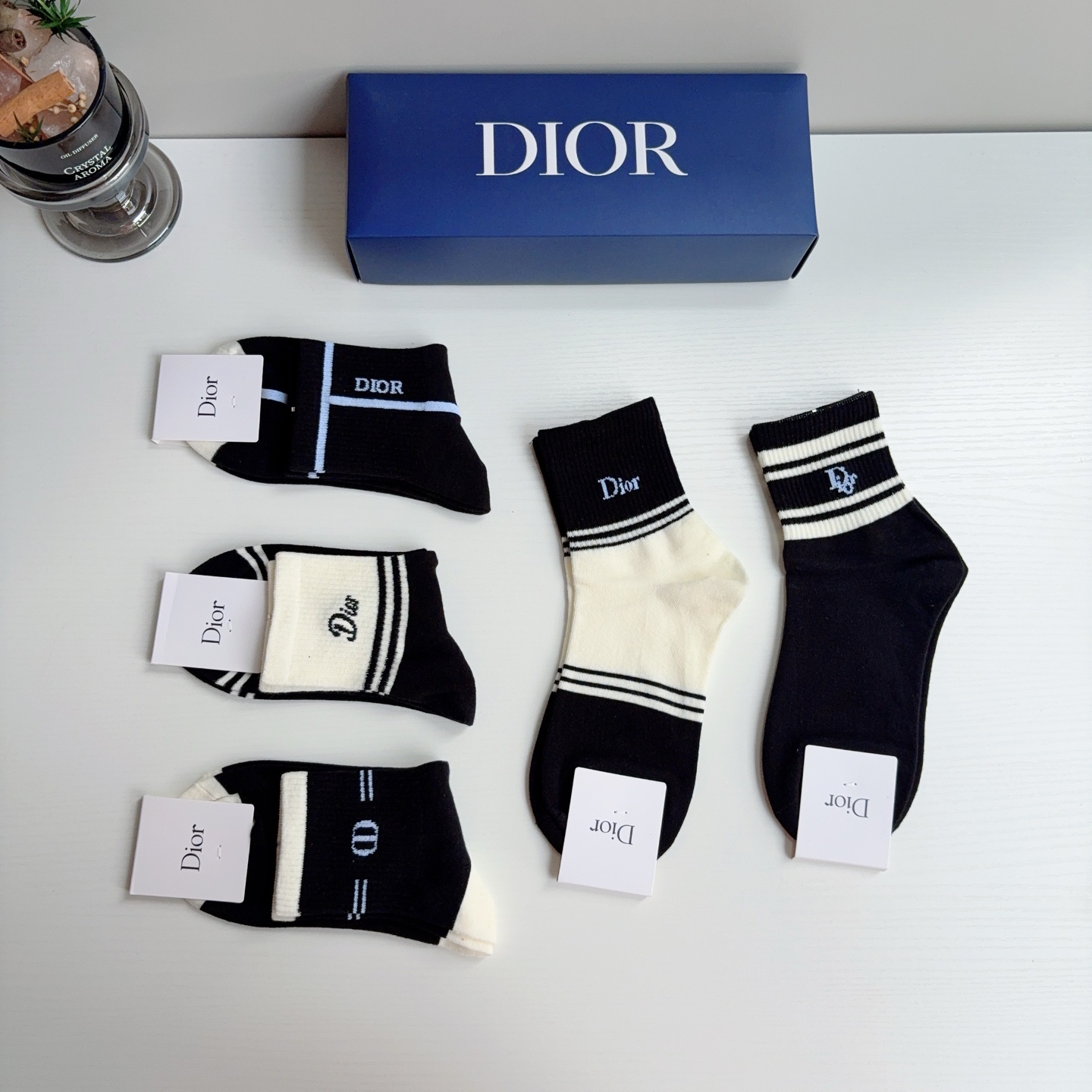 配包装（一盒5双） Dior 迪奥 新款字母中筒袜子！新款字母专柜同步中筒袜，💛大牌出街，潮人必备🔥超好搭
