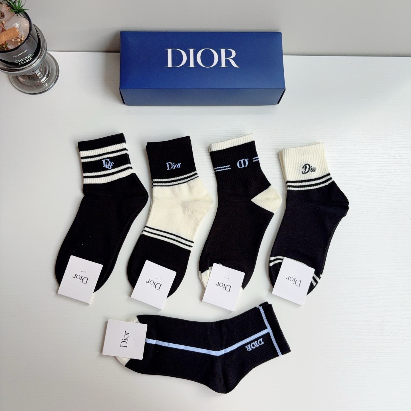 配包装（一盒5双） Dior 迪奥 新款字母中筒袜子！新款字母专柜同步中筒袜，💛大牌出街，潮人必备🔥超好搭