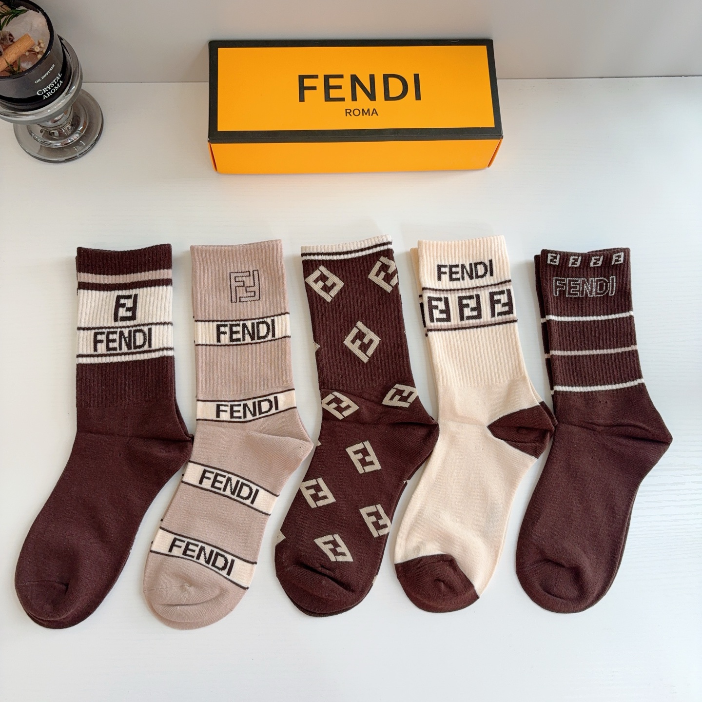 配包装【一盒5双】  FENDI（芬迪）新款男女款高端长筒袜子❗爆款双F系列超火小单品，大牌出街，潮人必备🔥超级百搭！