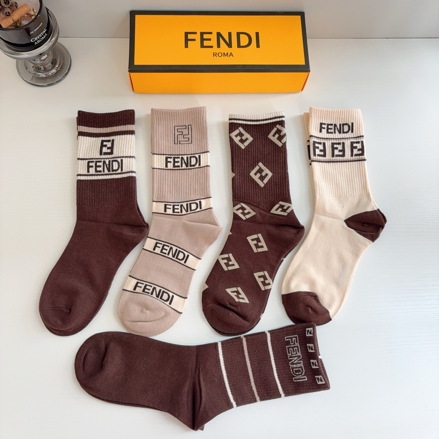 配包装【一盒5双】  FENDI（芬迪）新款男女款高端长筒袜子❗爆款双F系列超火小单品，大牌出街，潮人必备🔥超级百搭！