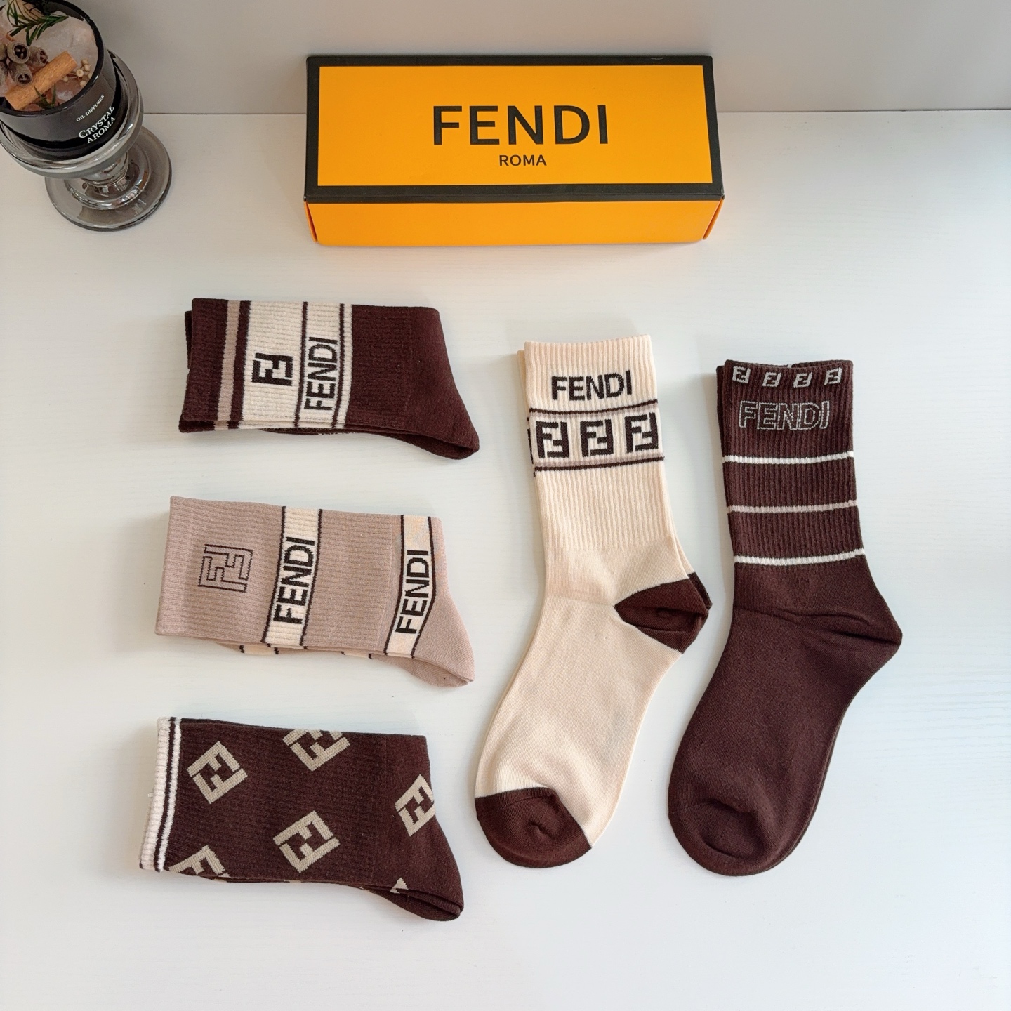 配包装【一盒5双】  FENDI（芬迪）新款男女款高端长筒袜子❗爆款双F系列超火小单品，大牌出街，潮人必备🔥超级百搭！