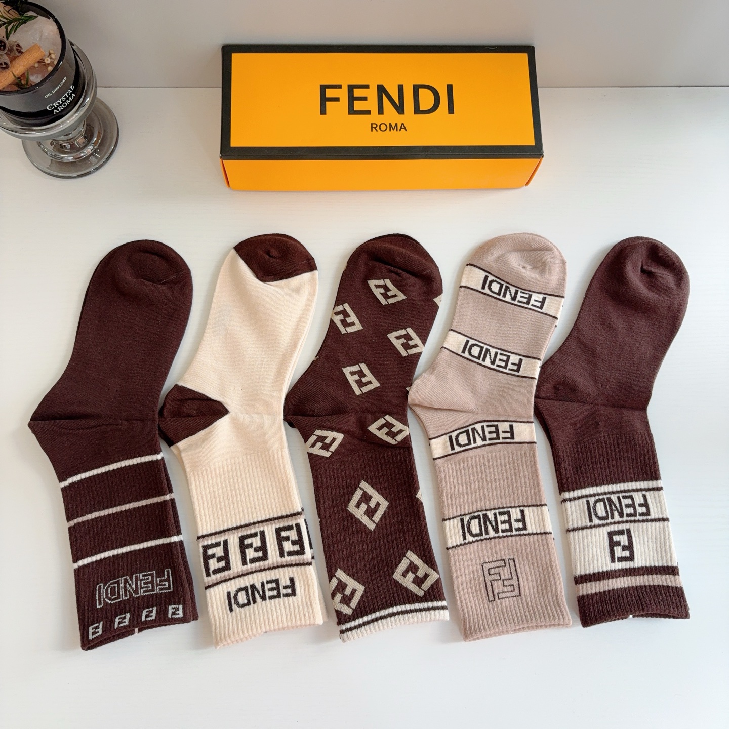 配包装【一盒5双】  FENDI（芬迪）新款男女款高端长筒袜子❗爆款双F系列超火小单品，大牌出街，潮人必备🔥超级百搭！