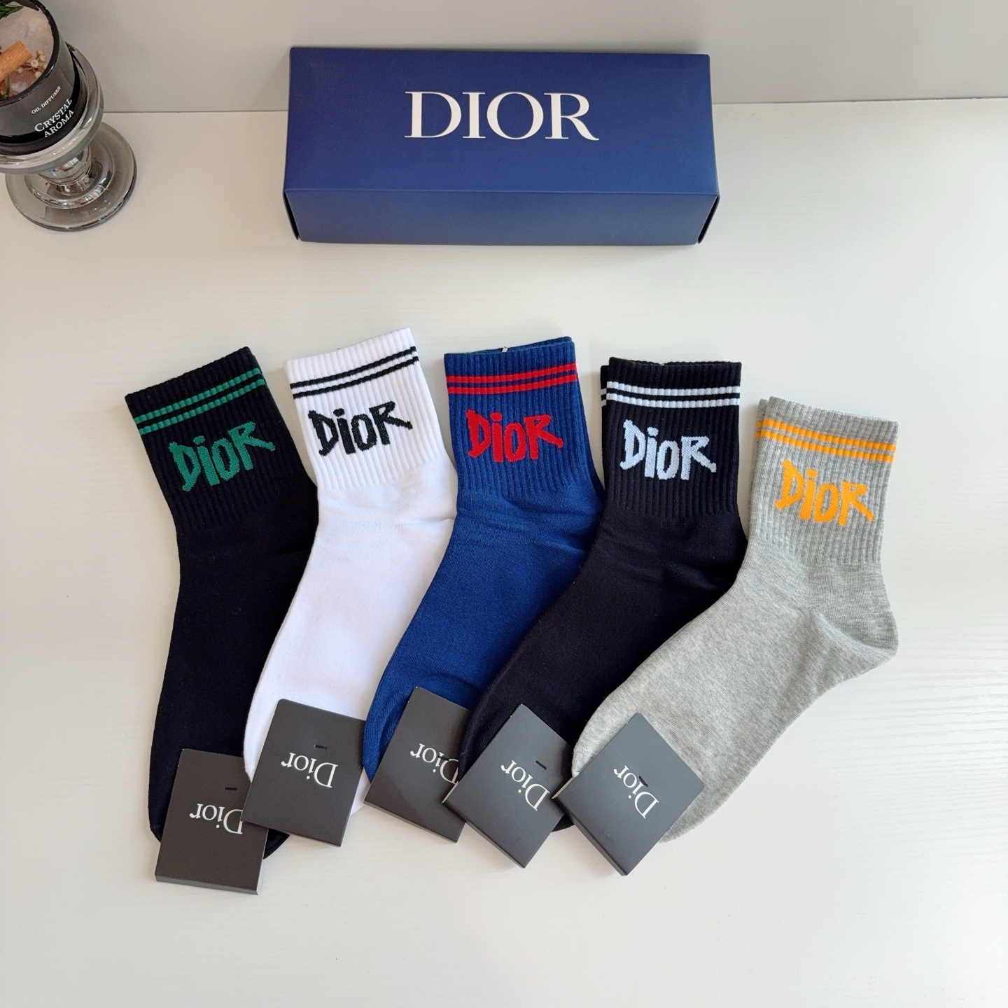 配包装(一盒5双) Dior 迪奥 新款字母男款中筒袜子!爆款专柜同步袜子,💛大牌出街,潮人必备🔥超好搭 配包装(一盒5双) Dior 迪奥 新款字母男款中筒袜子!爆款专柜同步袜子,💛大牌出街,潮人必备🔥超好搭