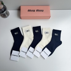 配包装【一盒5双】 miumiu · 缪缪 高品质刺绣中筒袜子❗️ins明星网红推荐❗️轻薄柔软透气,四季通用,欧美大牌 配包装【一盒5双】 miumiu · 缪缪 高品质刺绣中筒袜子❗️ins明星网红推荐❗️轻薄柔软透气,四季通用,欧美大牌