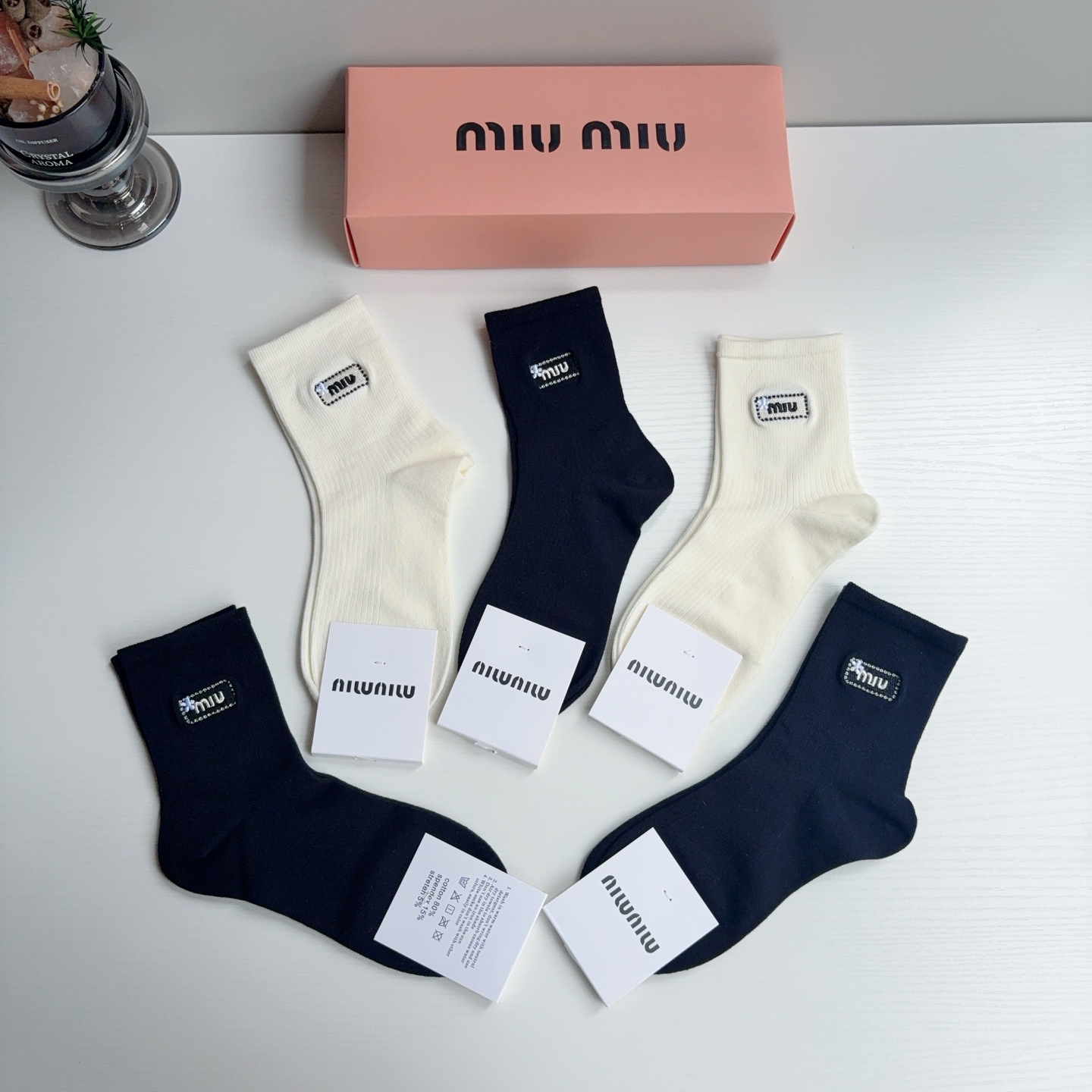 配包装【一盒5双】 miumiu · 缪缪 高品质刺绣中筒袜子❗️ins明星网红推荐❗️轻薄柔软透气，四季通用，欧美大牌