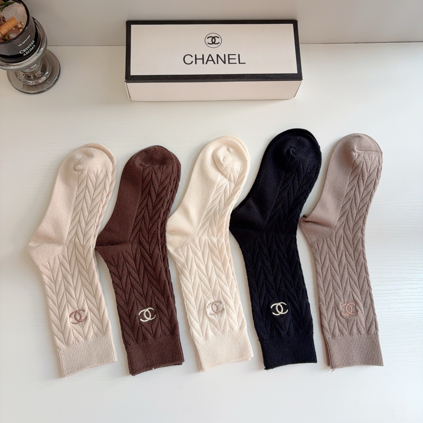 配包装（一盒5双） CHANEL 香奈儿新款长筒刺绣纯棉面料，专柜同步长筒袜子，💛大牌出街，潮人必备🔥超好搭配！