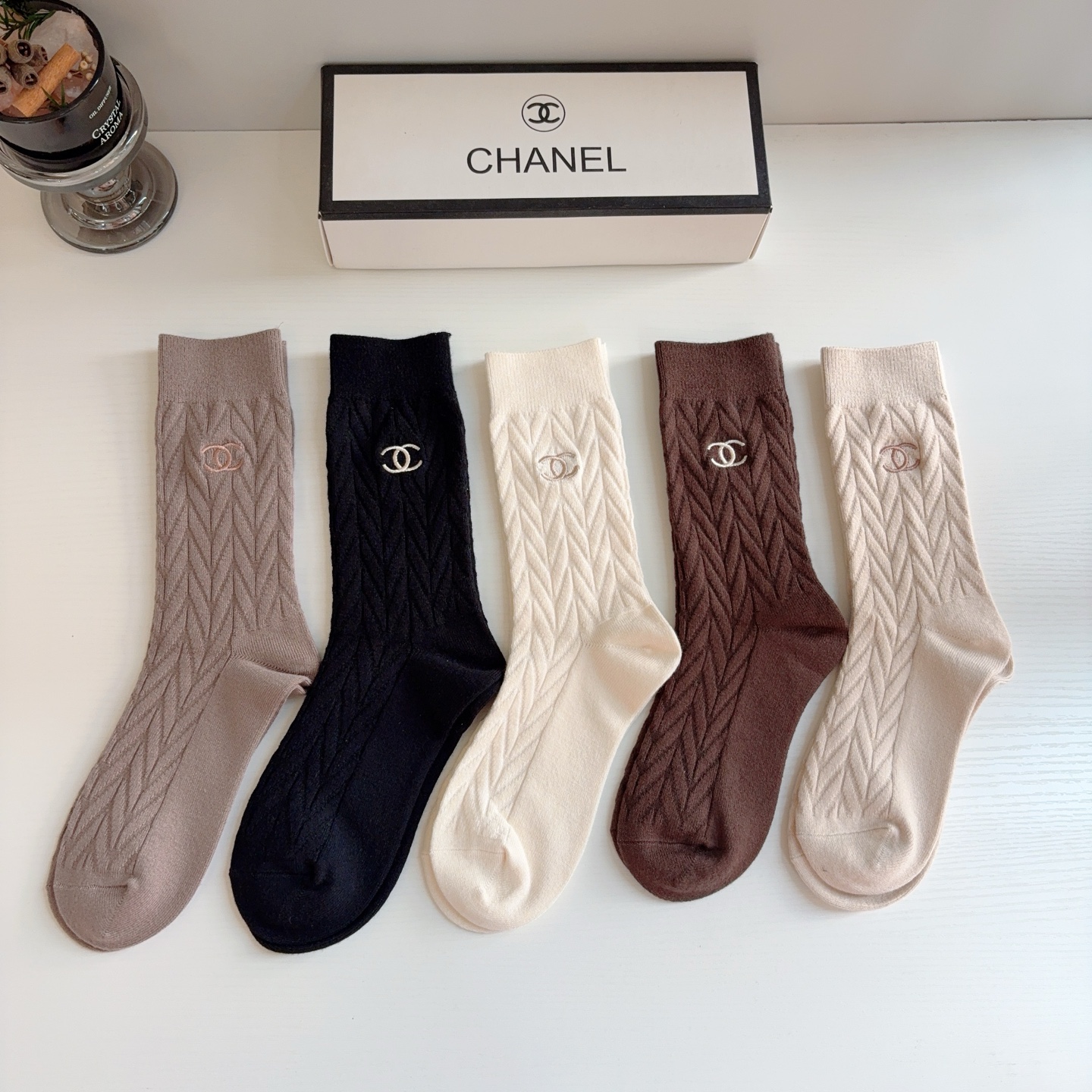 配包装（一盒5双） CHANEL 香奈儿新款长筒刺绣纯棉面料，专柜同步长筒袜子，💛大牌出街，潮人必备🔥超好搭配！
