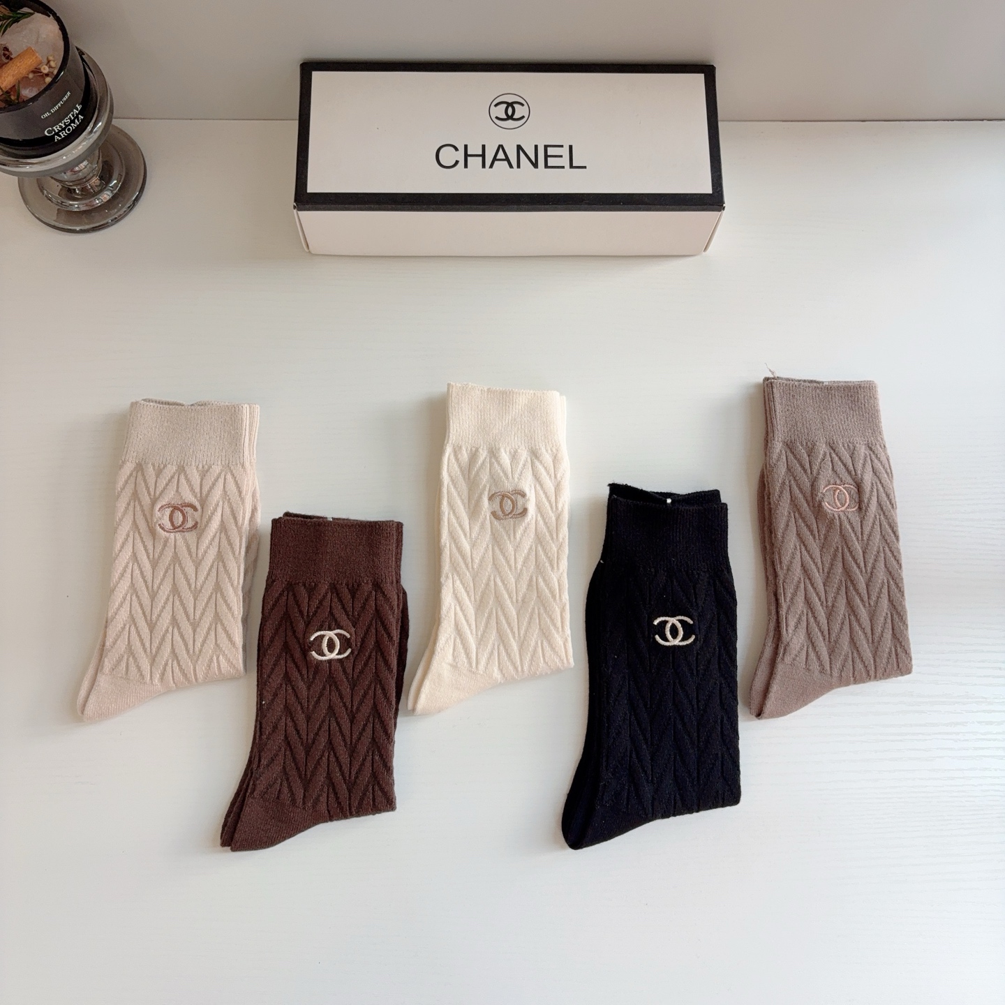 配包装（一盒5双） CHANEL 香奈儿新款长筒刺绣纯棉面料，专柜同步长筒袜子，💛大牌出街，潮人必备🔥超好搭配！
