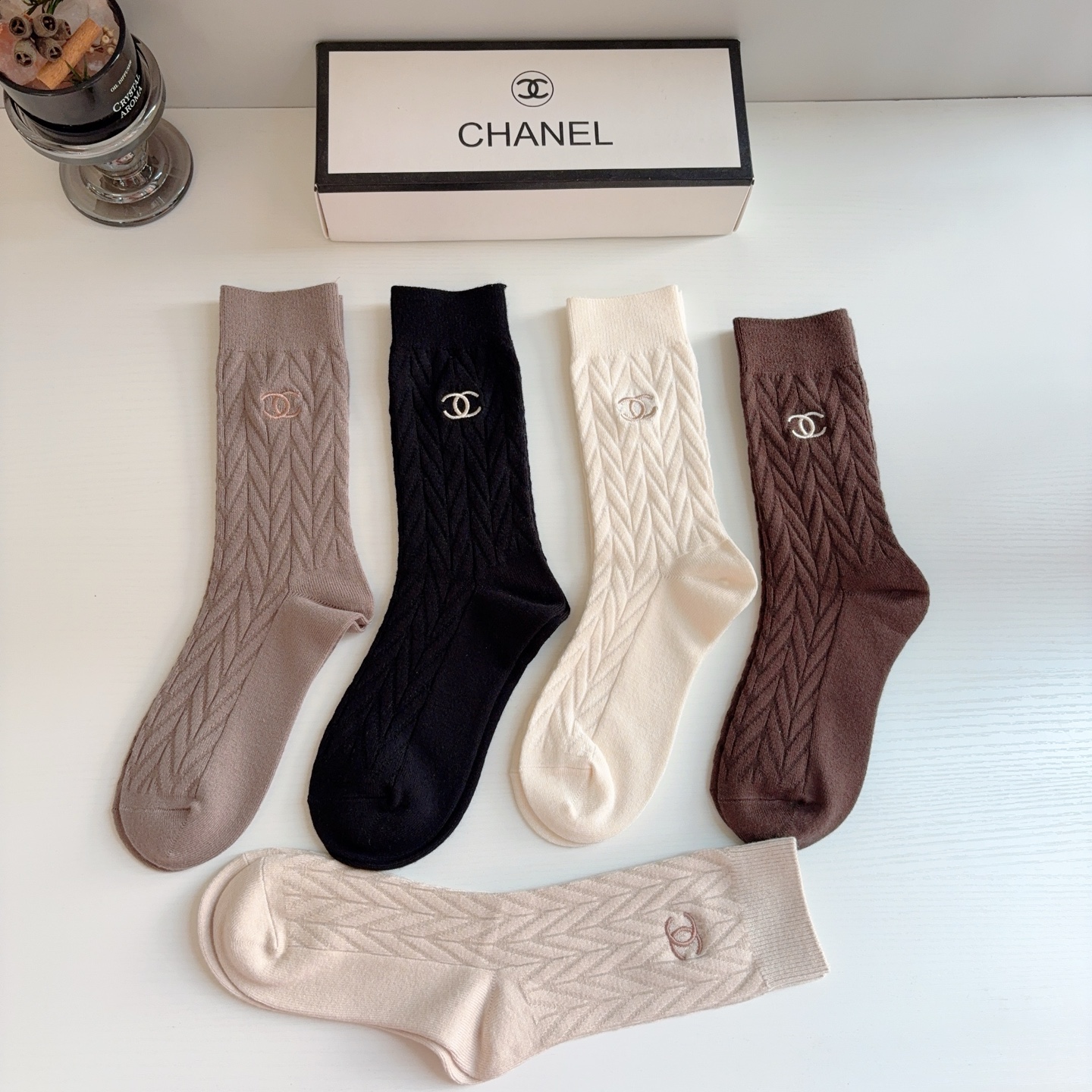 配包装（一盒5双） CHANEL 香奈儿新款长筒刺绣纯棉面料，专柜同步长筒袜子，💛大牌出街，潮人必备🔥超好搭配！