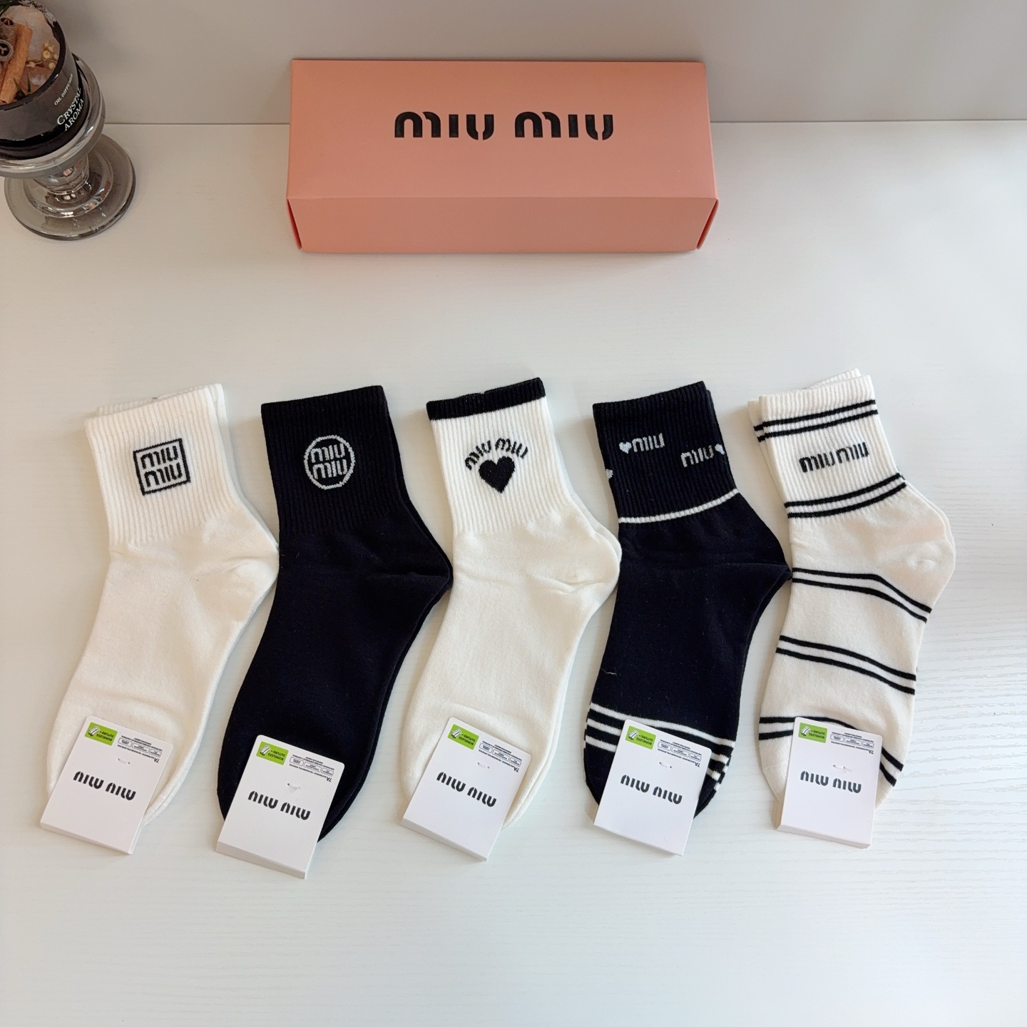 配包装【一盒5双】 miumiu · 缪缪 新款网红中筒袜子❗️ins明星网红推荐❗️轻薄柔软透气，四季通用，欧美大牌街
