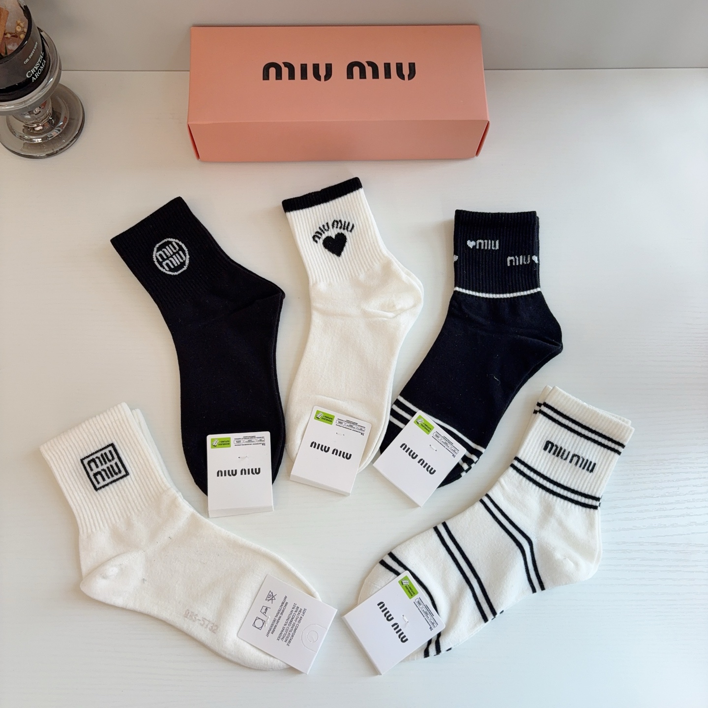 配包装【一盒5双】 miumiu · 缪缪 新款网红中筒袜子❗️ins明星网红推荐❗️轻薄柔软透气，四季通用，欧美大牌街