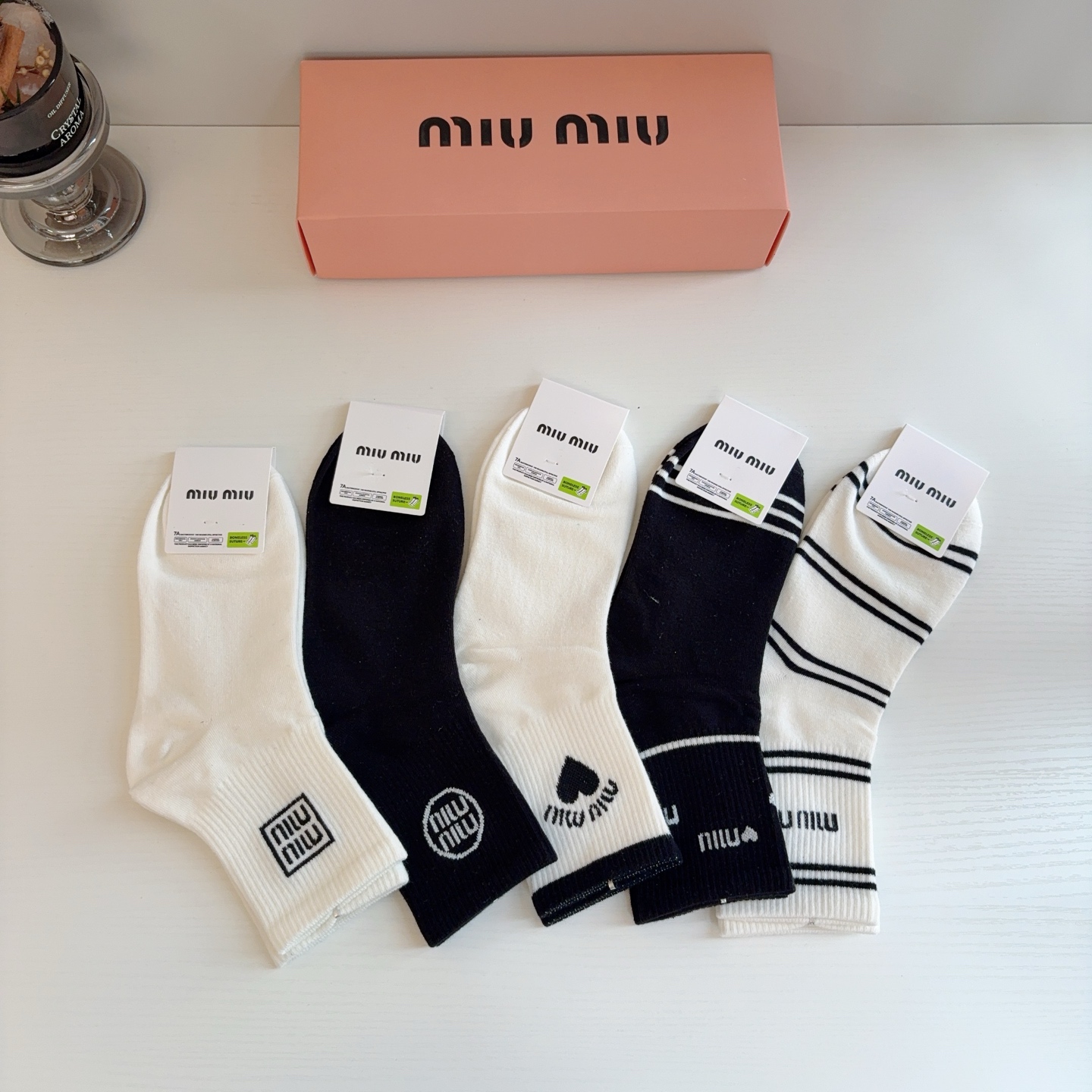 配包装【一盒5双】 miumiu · 缪缪 新款网红中筒袜子❗️ins明星网红推荐❗️轻薄柔软透气，四季通用，欧美大牌街
