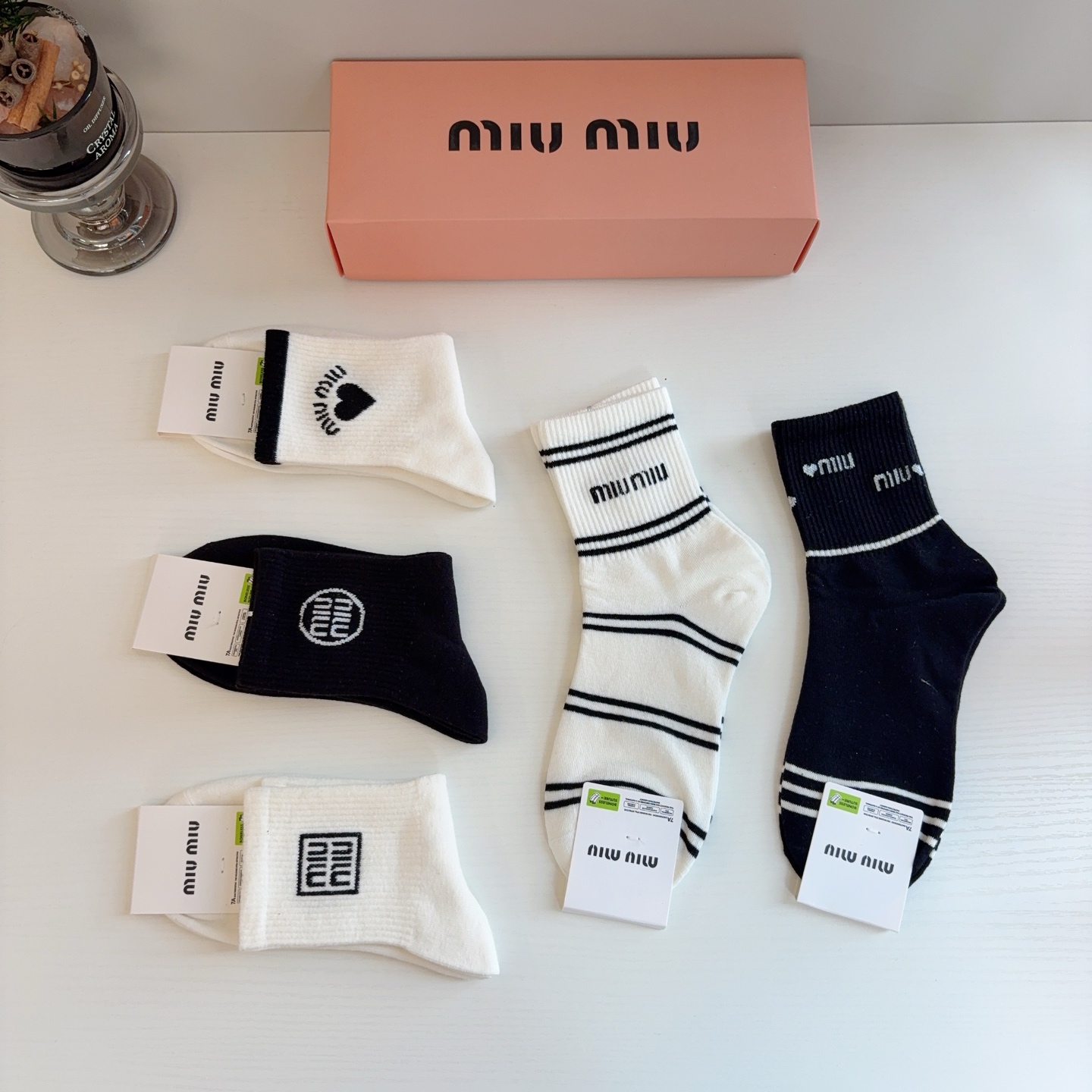 配包装【一盒5双】 miumiu · 缪缪 新款网红中筒袜子❗️ins明星网红推荐❗️轻薄柔软透气，四季通用，欧美大牌街