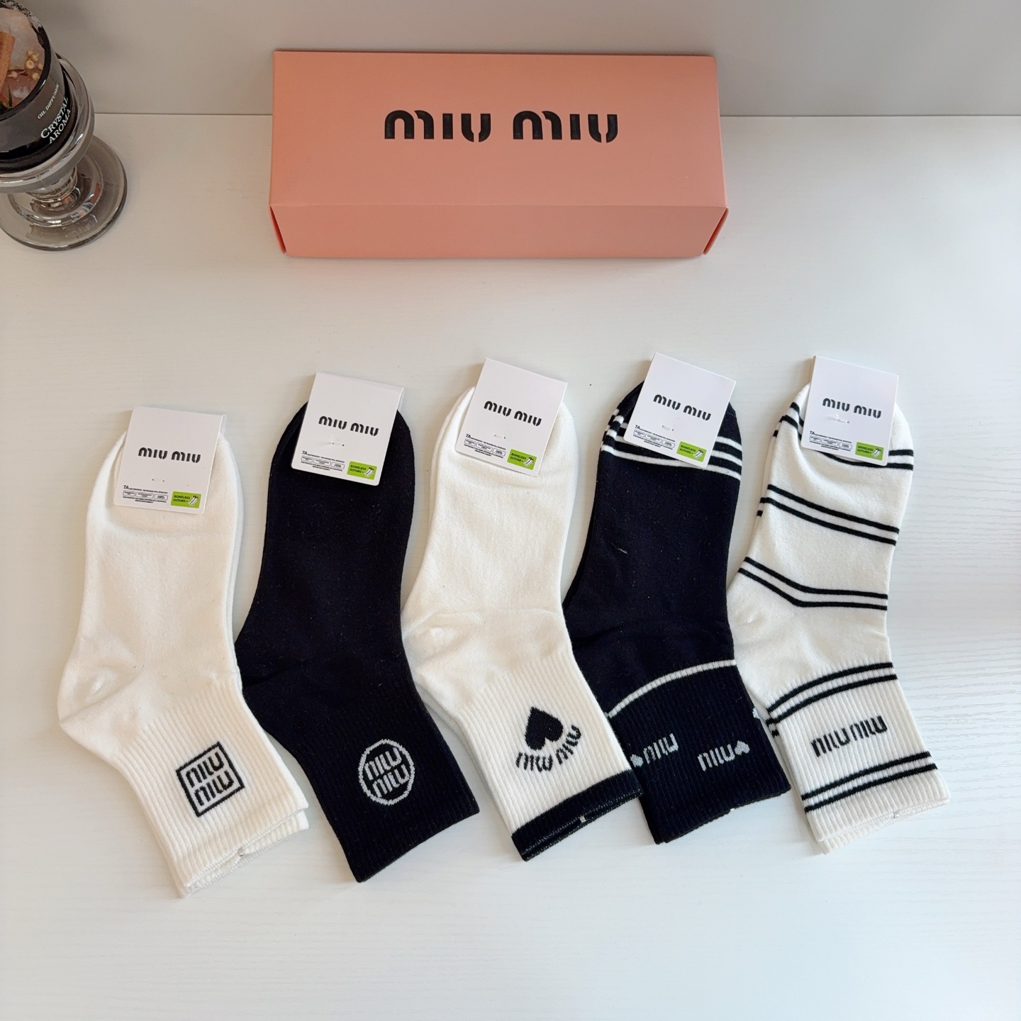 配包装【一盒5双】 miumiu · 缪缪 新款网红中筒袜子❗️ins明星网红推荐❗️轻薄柔软透气，四季通用，欧美大牌街
