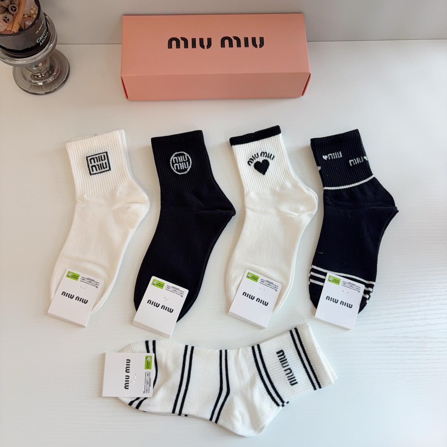 配包装【一盒5双】 miumiu · 缪缪 新款网红中筒袜子❗️ins明星网红推荐❗️轻薄柔软透气，四季通用，欧美大牌街