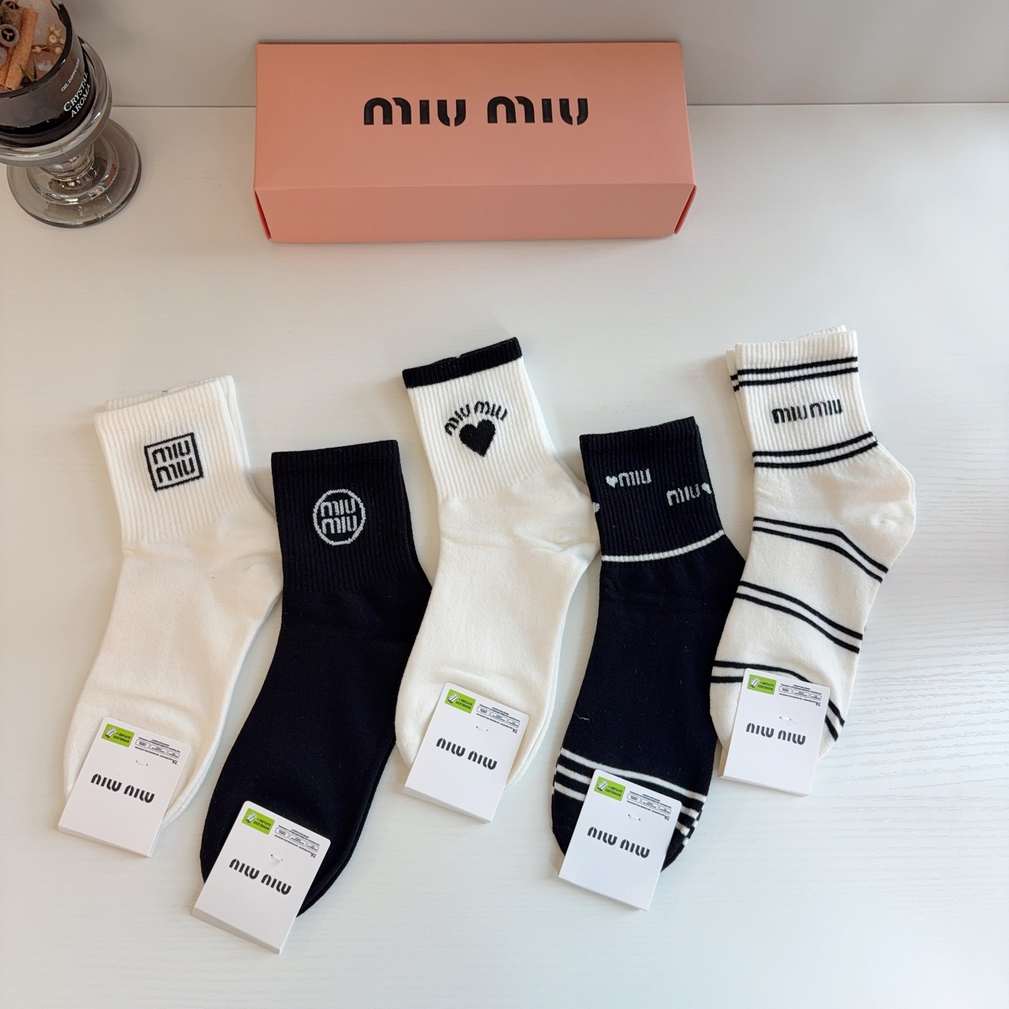 配包装【一盒5双】 miumiu · 缪缪 新款网红中筒袜子❗️ins明星网红推荐❗️轻薄柔软透气，四季通用，欧美大牌街