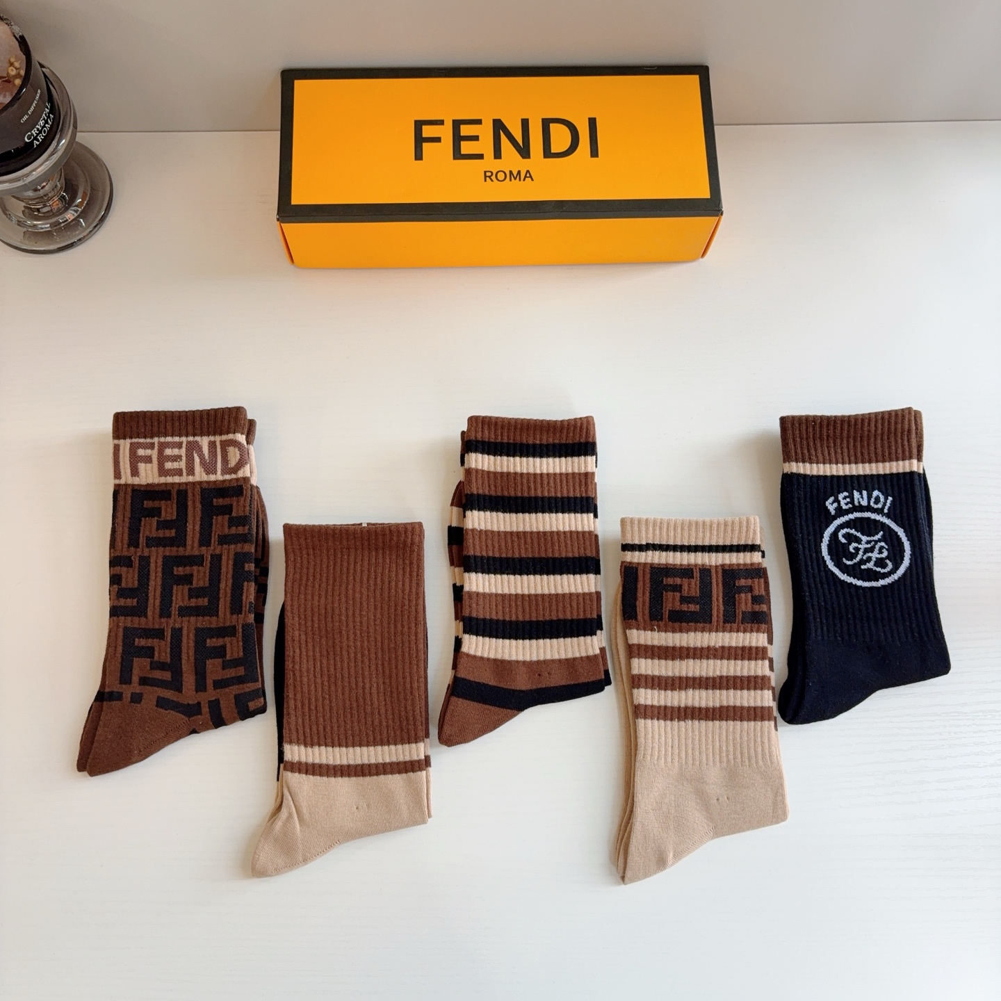 配包装【一盒5双】 FENDI芬迪～经典双F长筒袜子！
