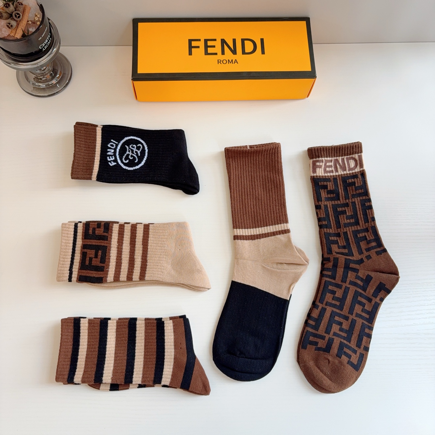 配包装【一盒5双】 FENDI芬迪～经典双F长筒袜子！