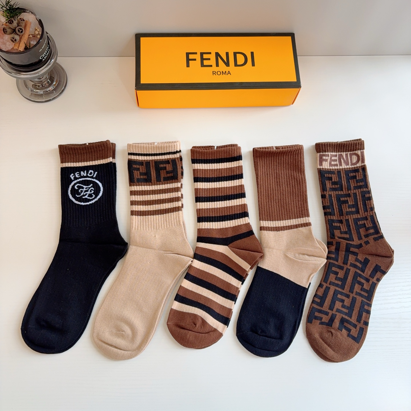 配包装【一盒5双】 FENDI芬迪～经典双F长筒袜子！