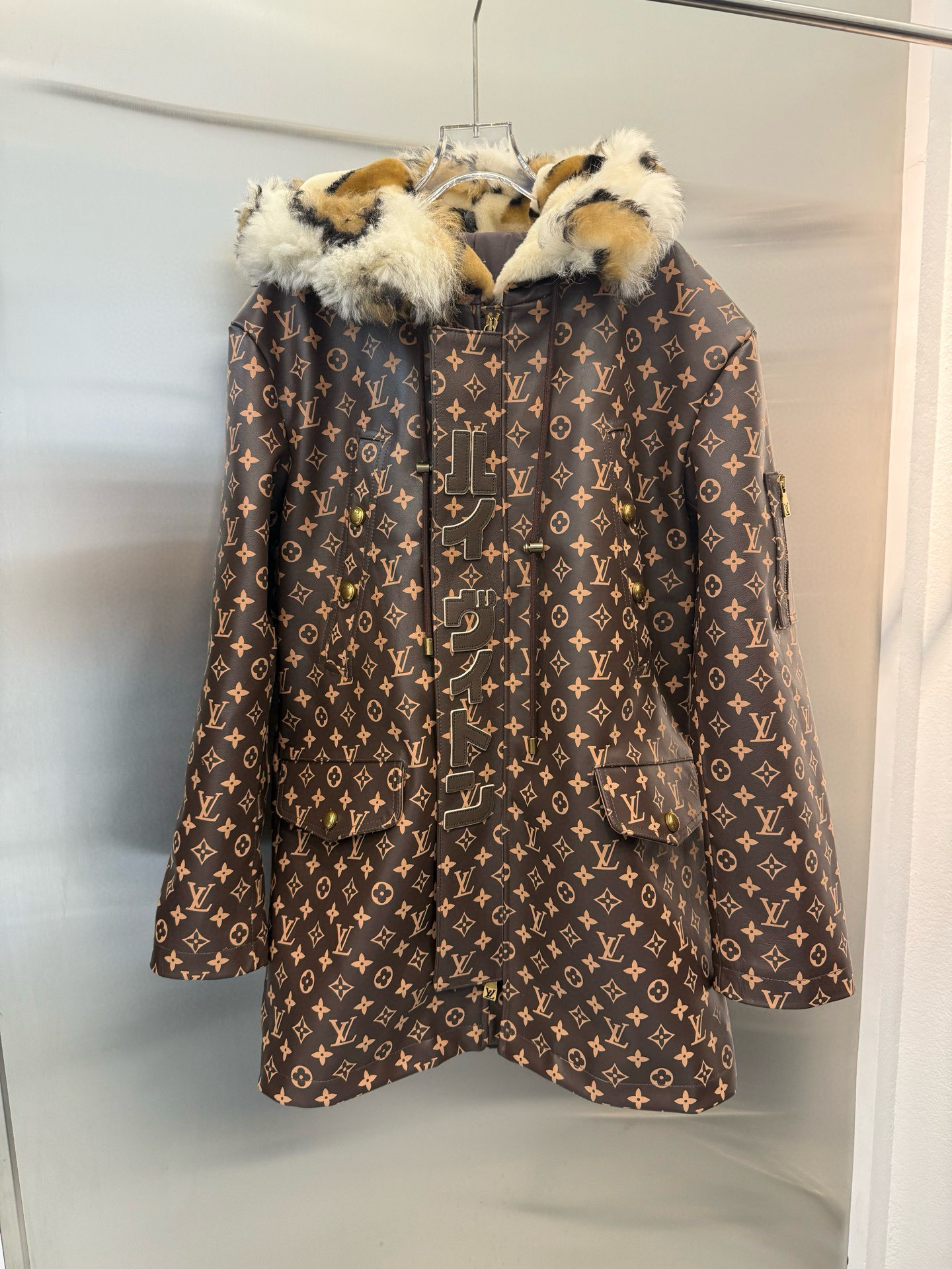 NO:948842,Global limited edition, made immediately upon ordering, shipped within 7 to 10 days, Louis Vuitton-clothing, louis vuitton,19860909全球款限量,下单现做,7到10天出货,路易威登-服装,louis vuitton,,Women's clothing