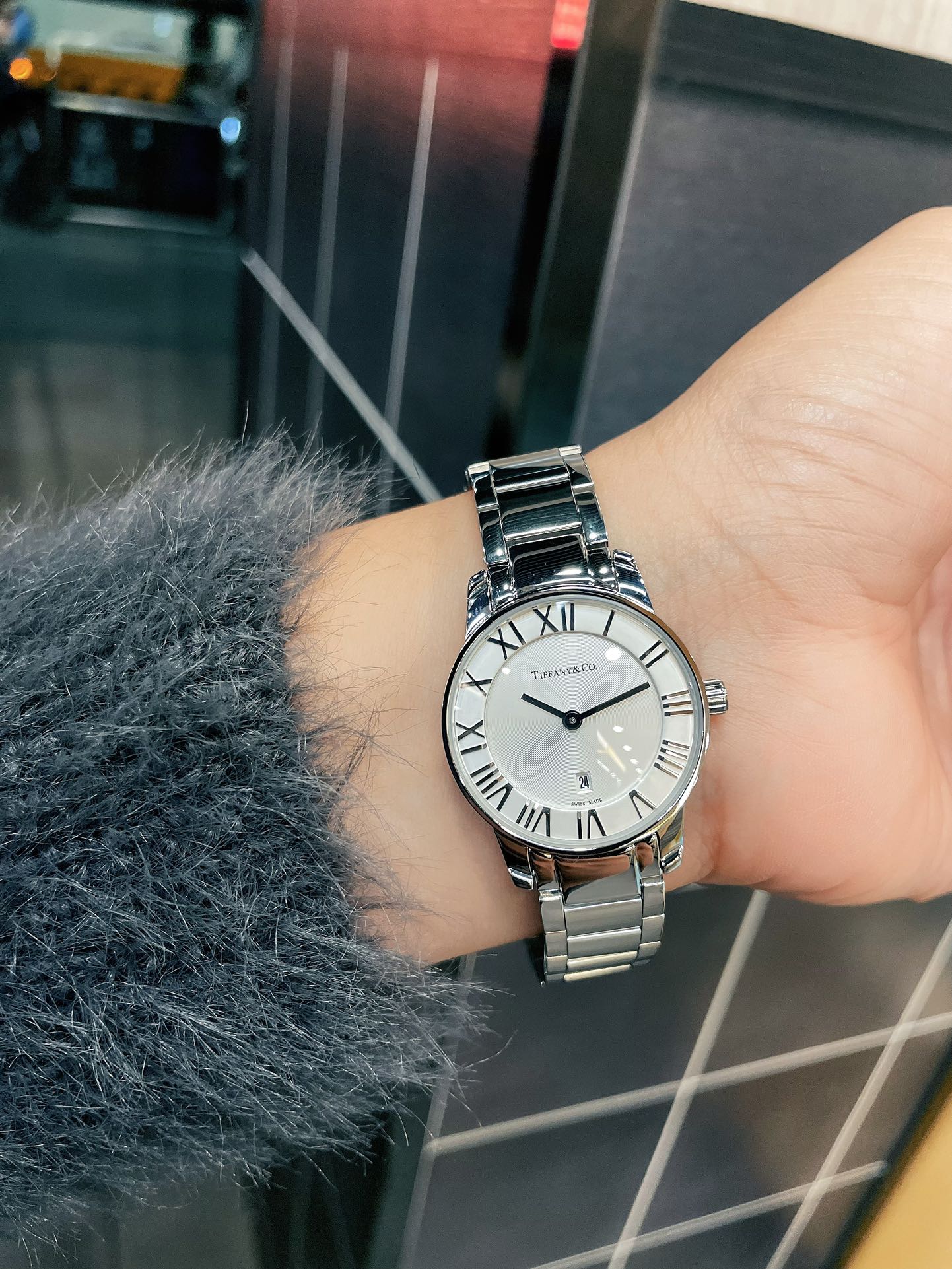 Tiffany & Co. Zitifney Annual Patent Watch Review: Luxury Design with Advanced Features - 图片 8