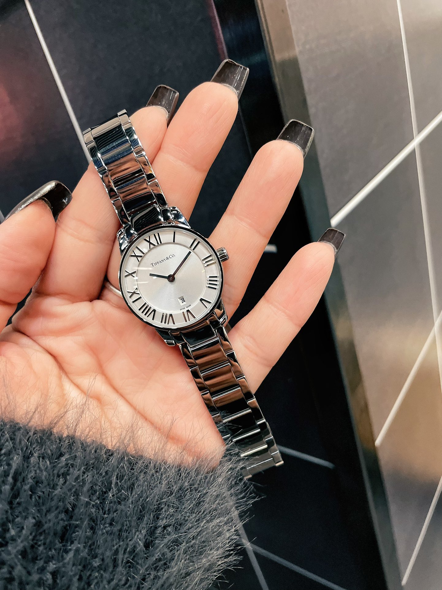 Tiffany & Co. Zitifney Annual Patent Watch Review: Luxury Design with Advanced Features - 图片 2