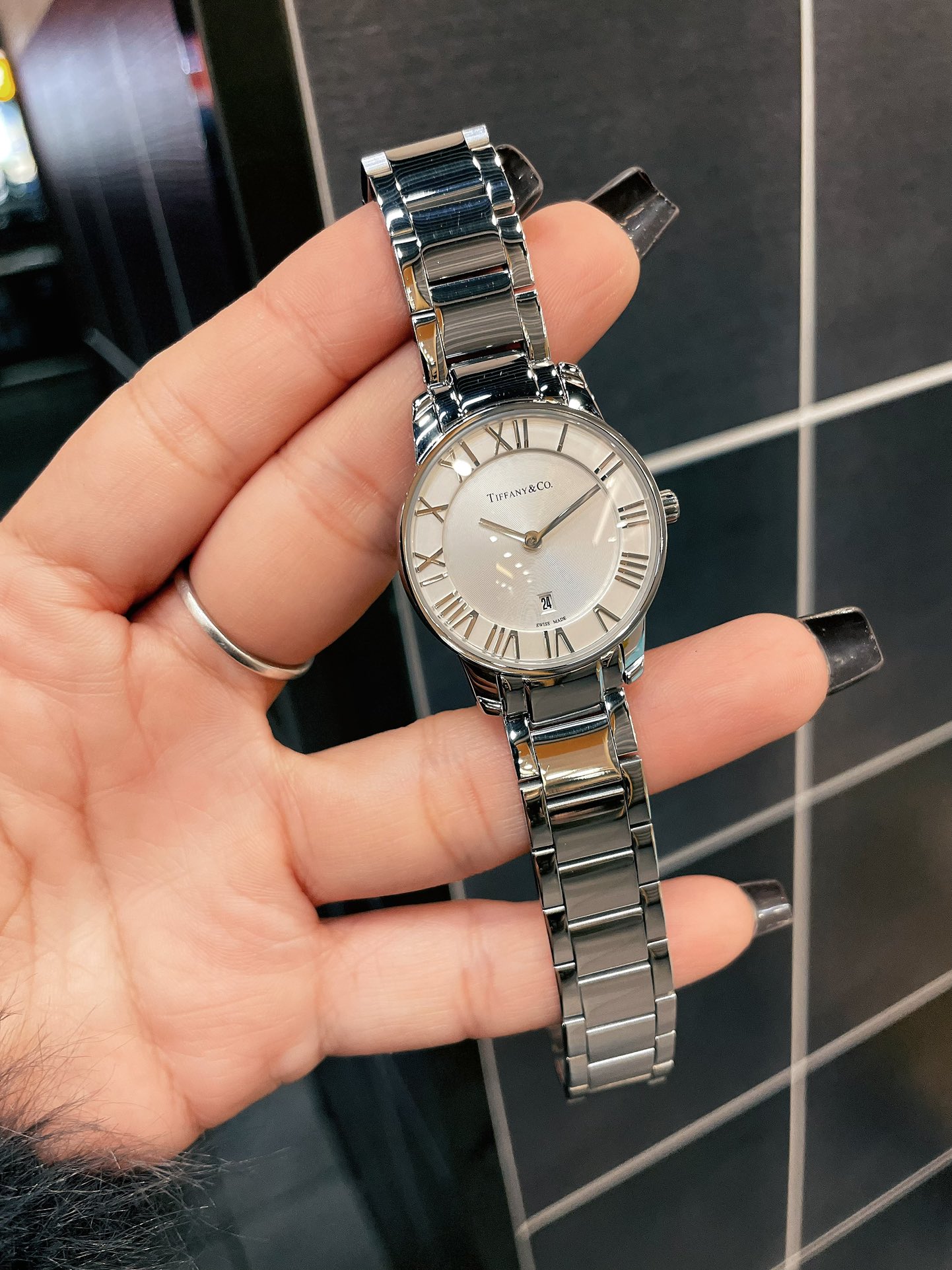 Tiffany & Co. Zitifney Annual Patent Watch Review: Luxury Design with Advanced Features - 图片 4