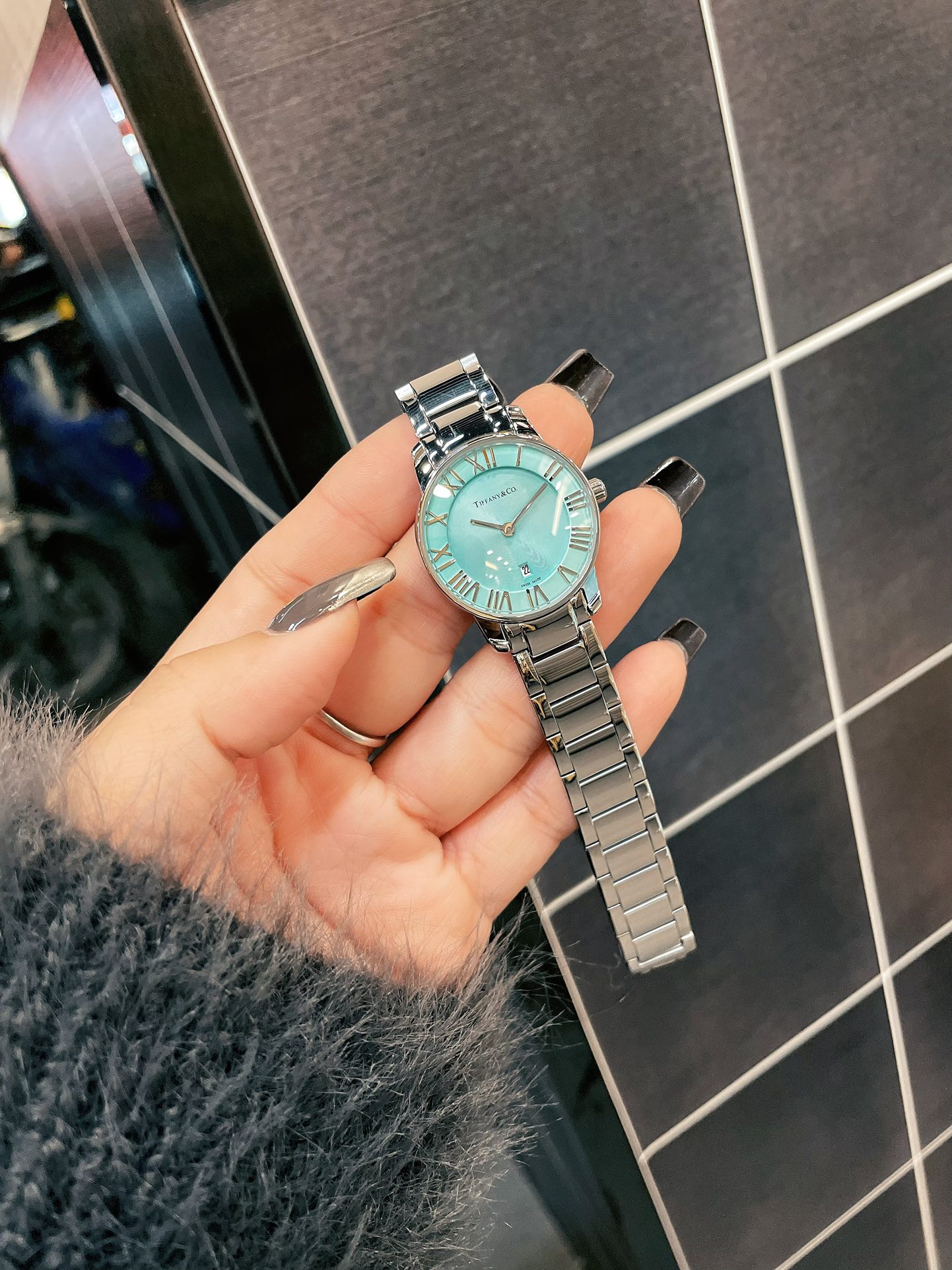 Tiffany & Co. Zitifney 28mm Watch Review and Features Summary - 图片 6