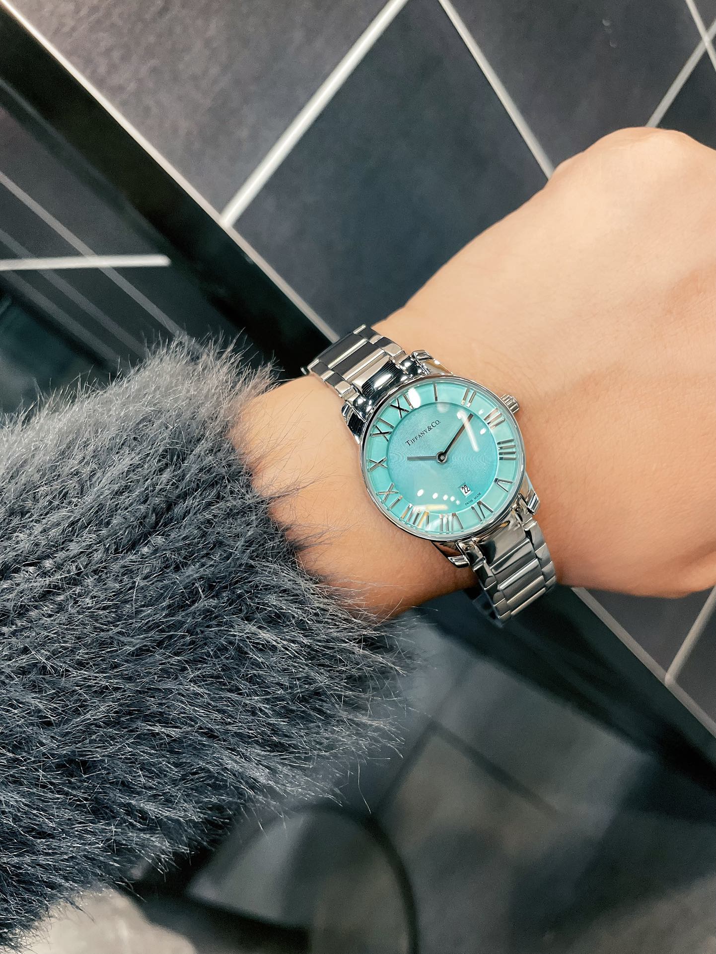 Tiffany & Co. Zitifney 28mm Watch Review and Features Summary - 图片 8