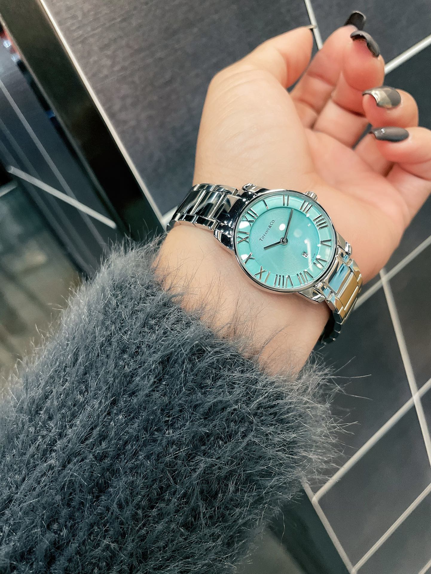 Tiffany & Co. Zitifney 28mm Watch Review and Features Summary - 图片 9