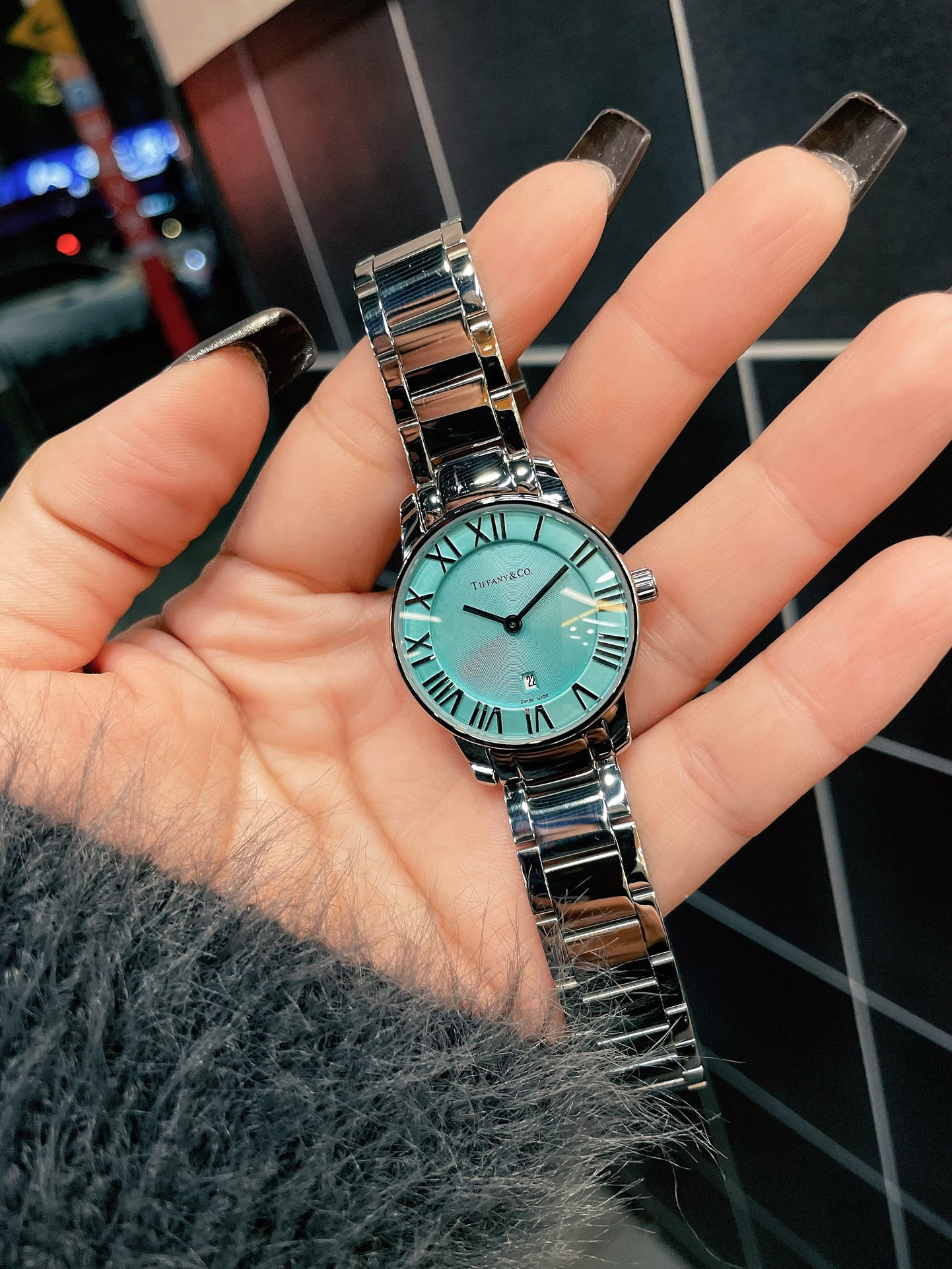 Tiffany & Co. Zitifney 28mm Watch Review and Features Summary - 图片 3