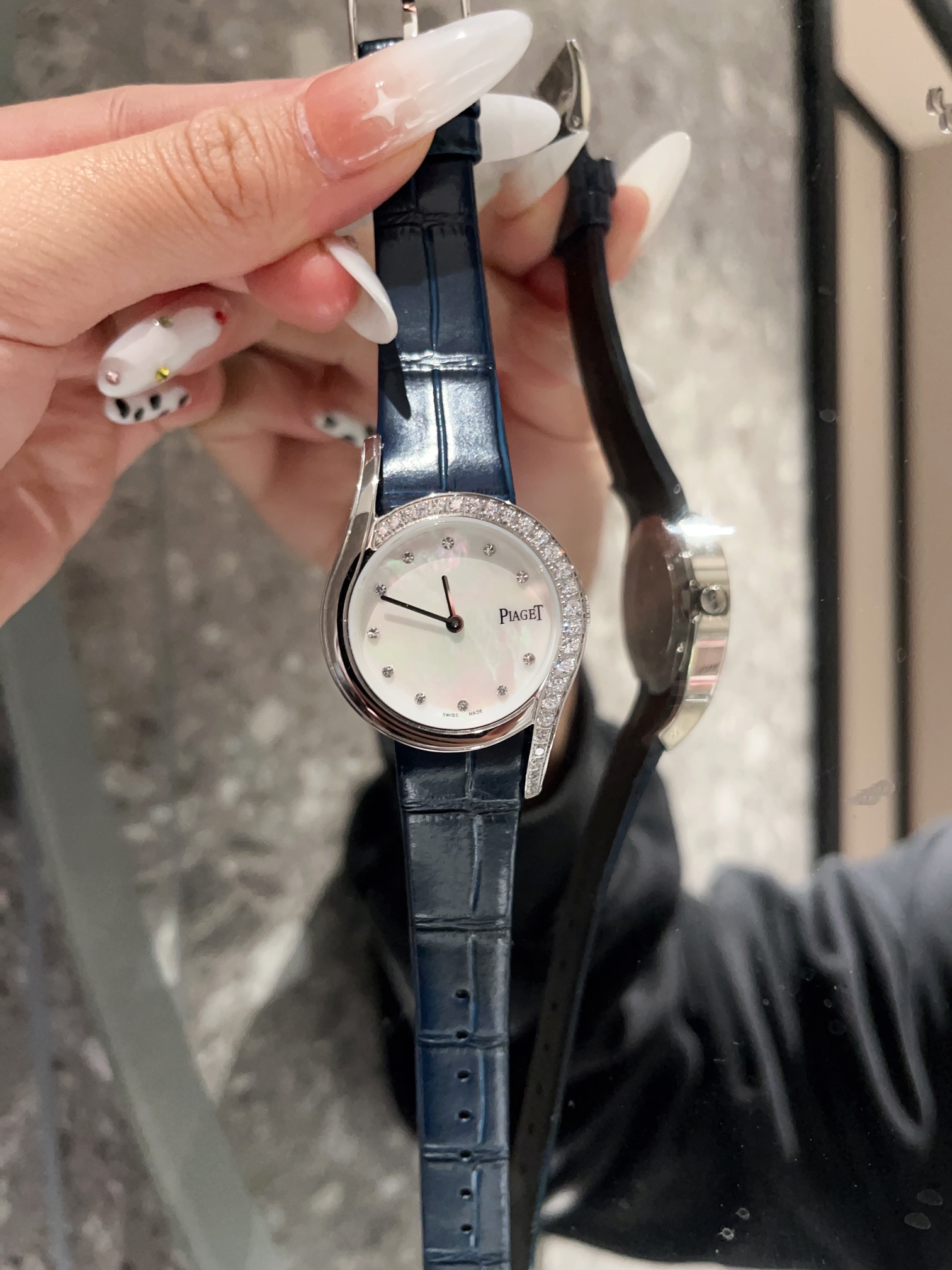 ساعة يد نسائية Piaget Limelight Gala مرصعة بالألماس، سوار جلد أزرق