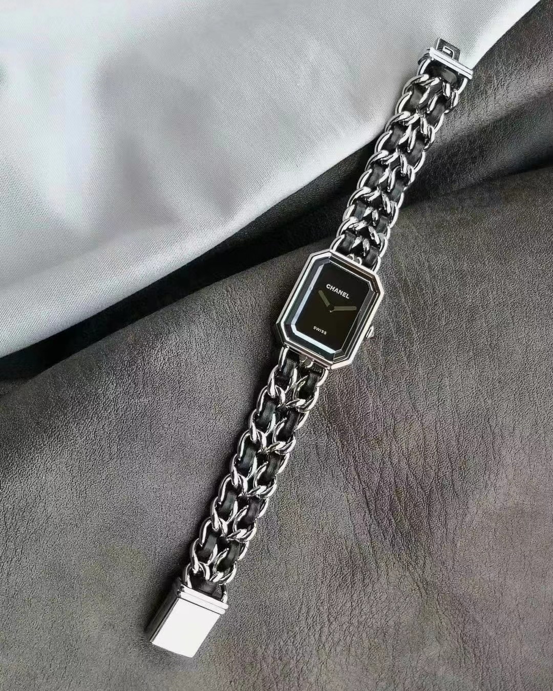 Chanel “Black Sugar” Premiere Series: Elegant Design Inspired by N5 Perfume. - 图片 3