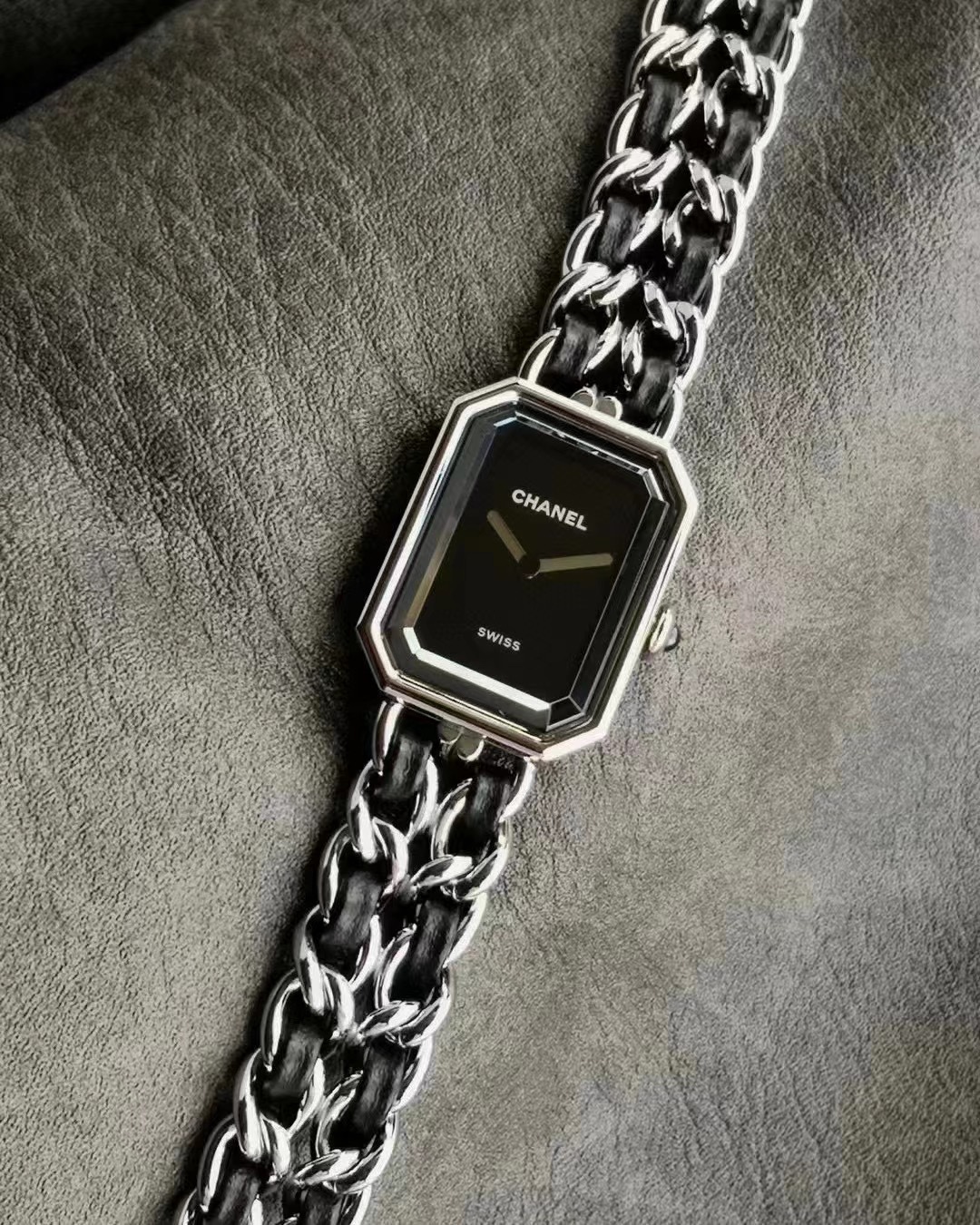Chanel “Black Sugar” Premiere Series: Elegant Design Inspired by N5 Perfume.