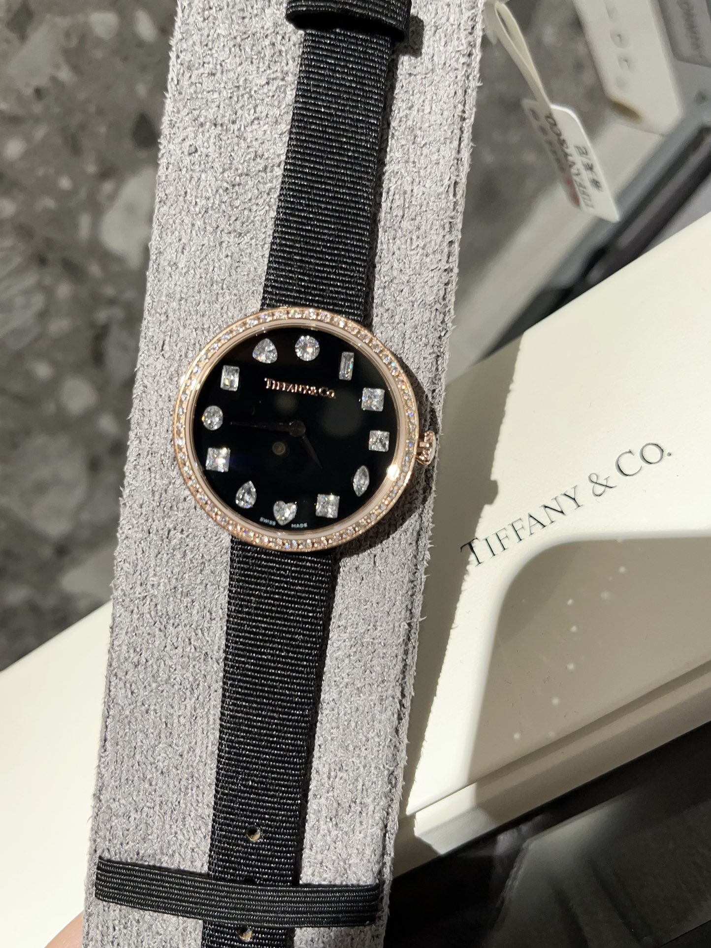 Tiffany’s Latest Diamond Watch Collection: P1300 Gold Series - 图片 6